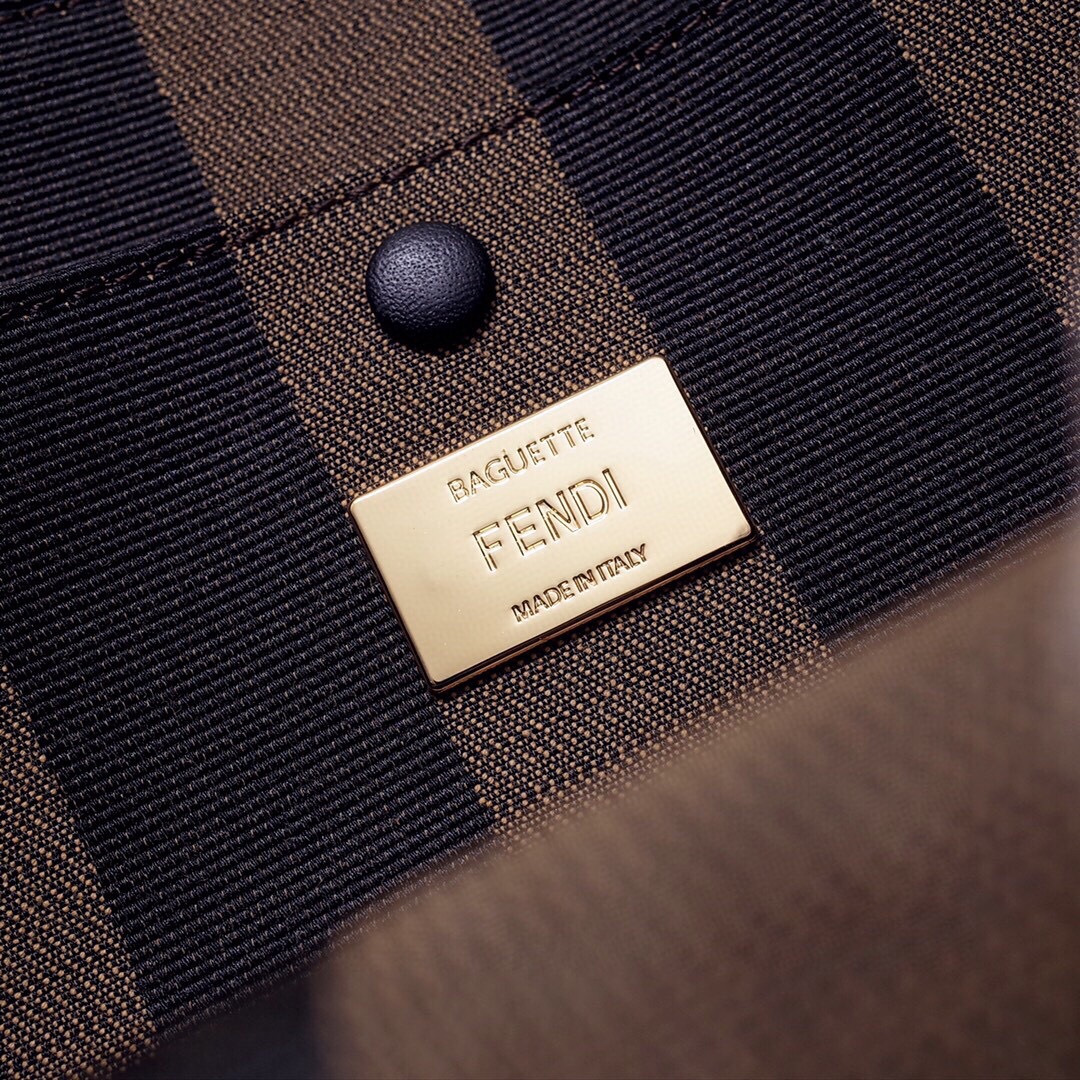 F**di baguette bag-26x14x4cm