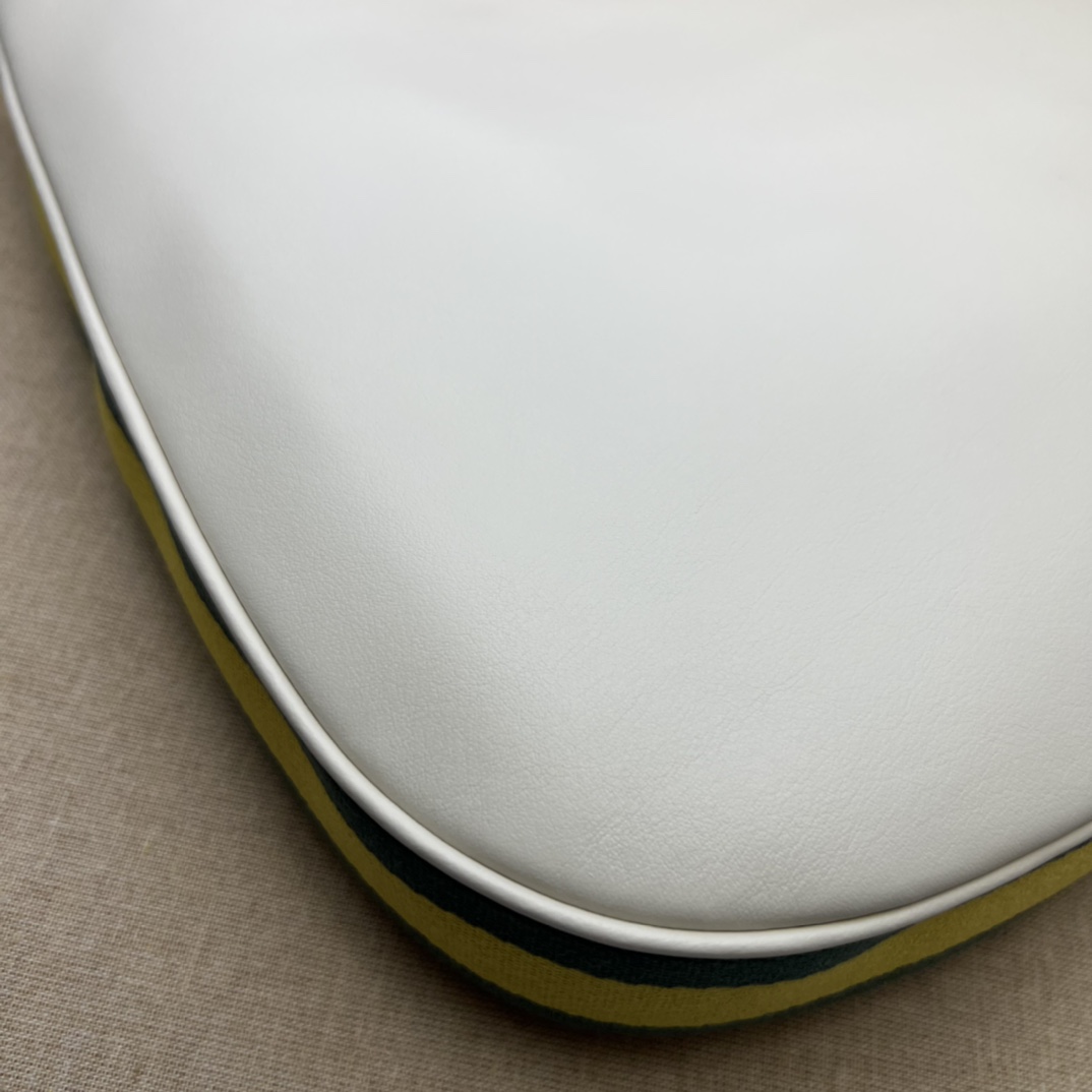 G*u*i attache large shoulder bag-35*32*6cm