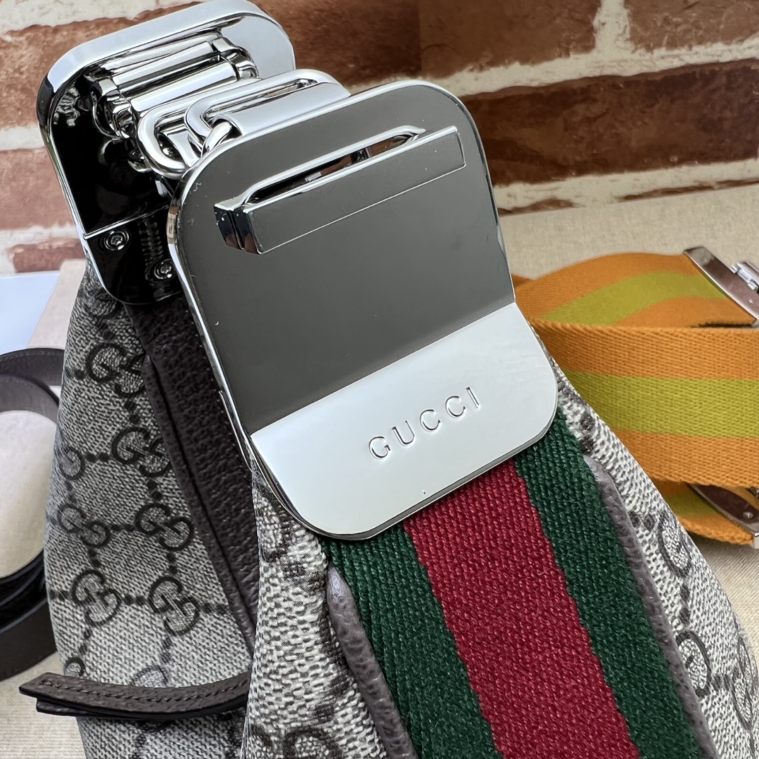 G*u*i attache small shoulder bag-23*22*5cm