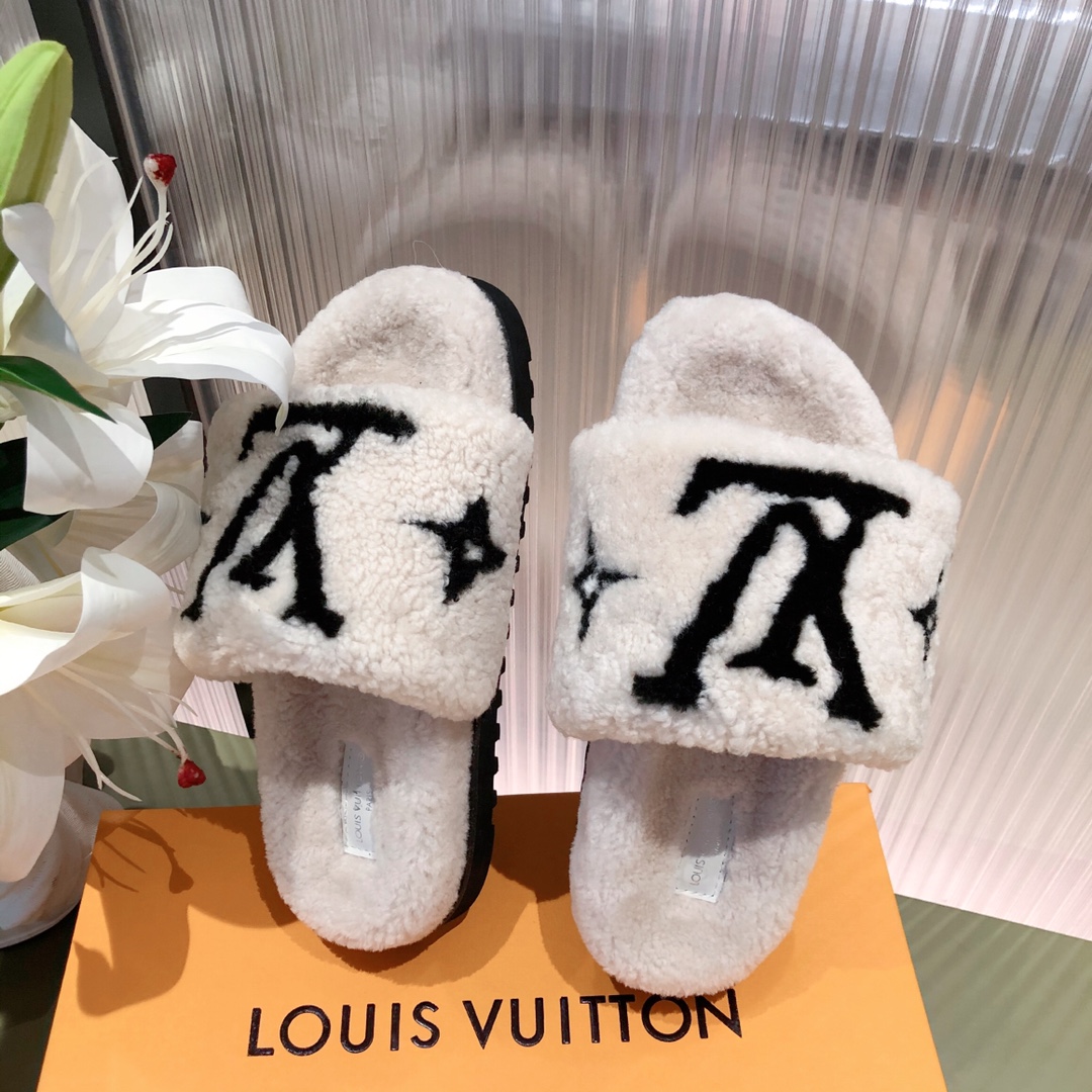 l**is V*t*n slippers