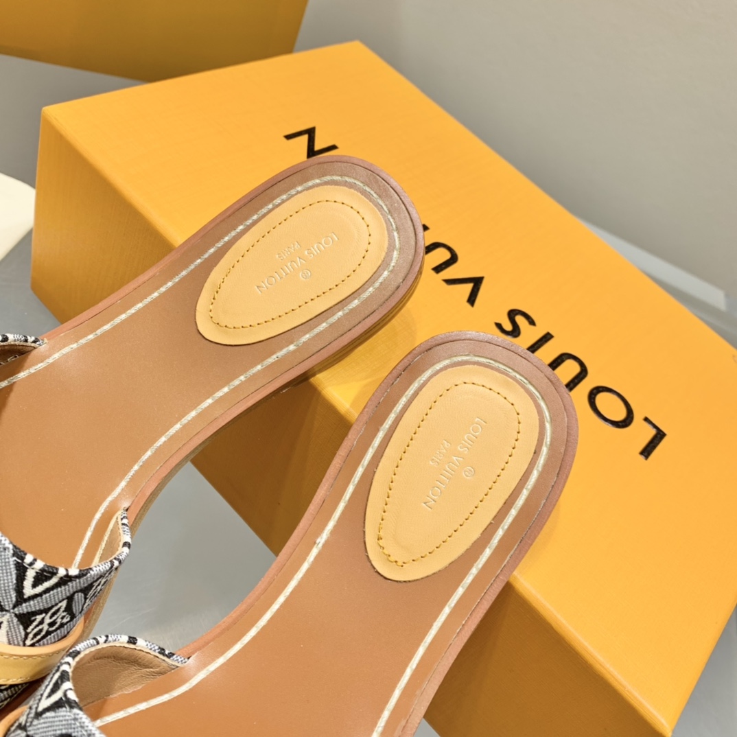 l**is V*t*n slippers