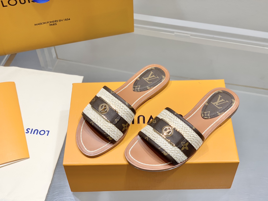 l**is V*t*n slippers