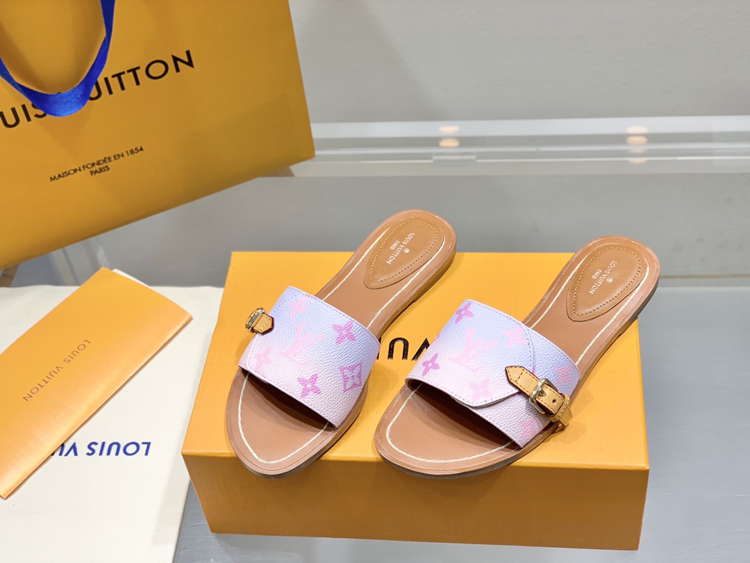 l**is V*t*n slippers