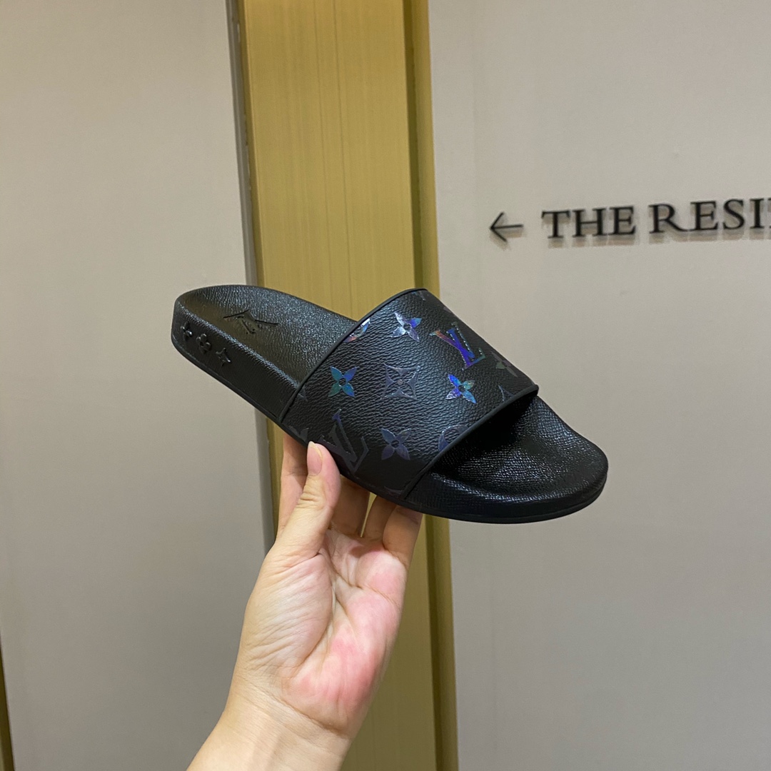 l**is V*t*n slippers