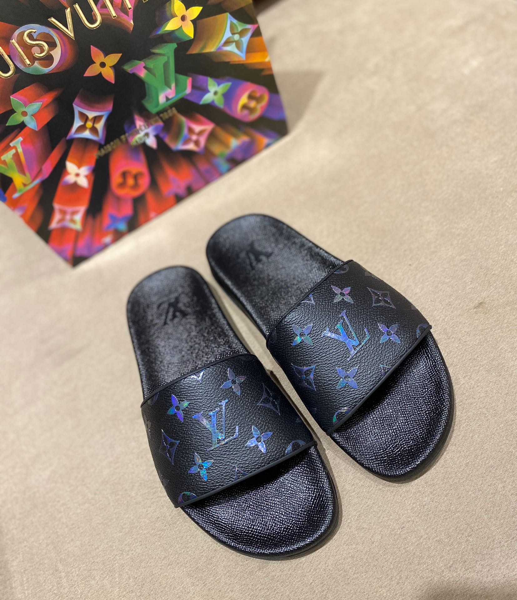 l**is V*t*n slippers