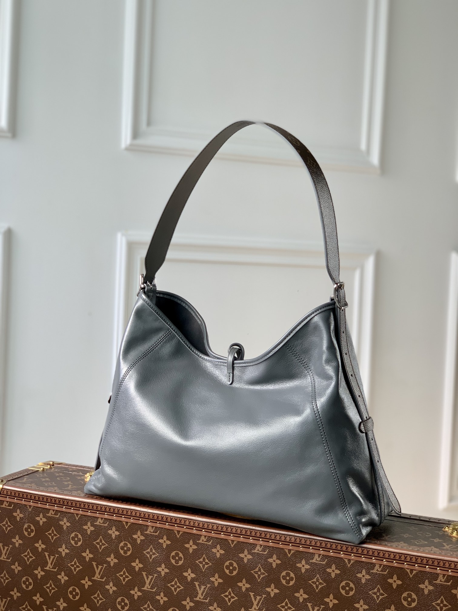 l**is V*t*n carryall dark bag-m12583-39 x 30 x 15cm