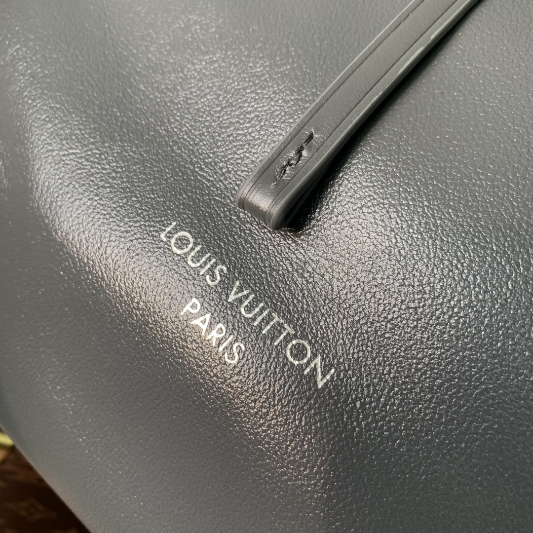 l**is V*t*n carryall dark bag-m12583-39 x 30 x 15cm