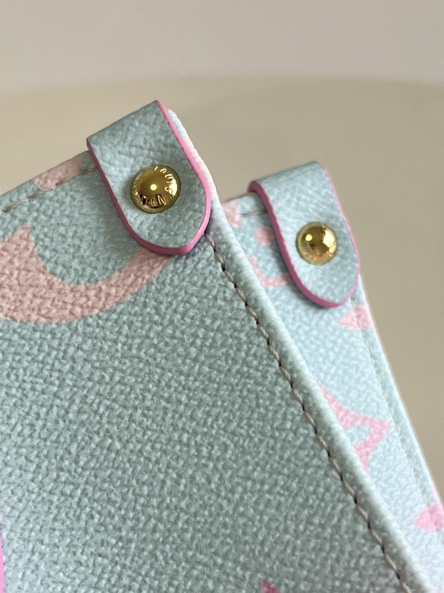 l**is V*t*n onthego handbag-25*19*11.5 cm