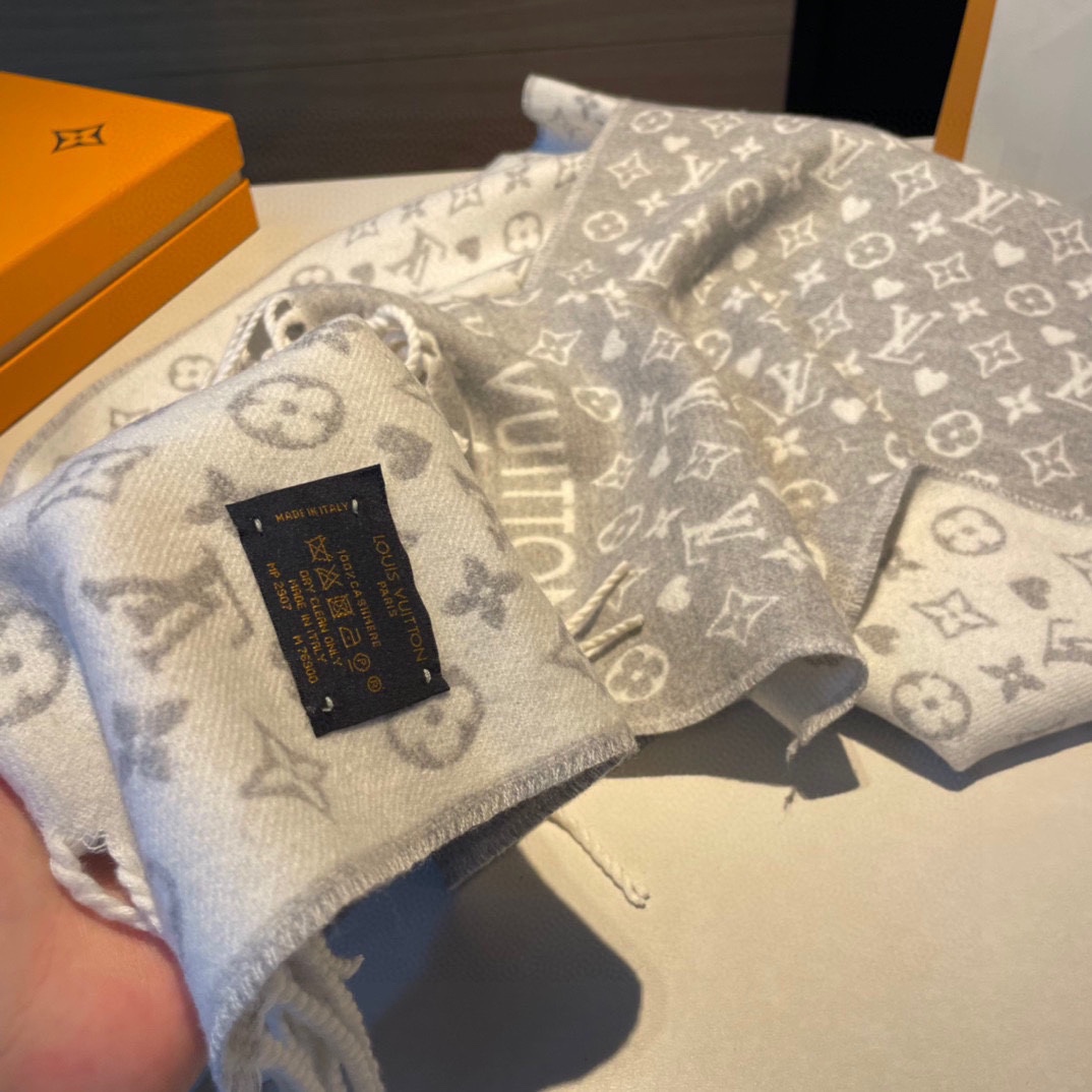 l**is V*t*n scarf-45*190cm