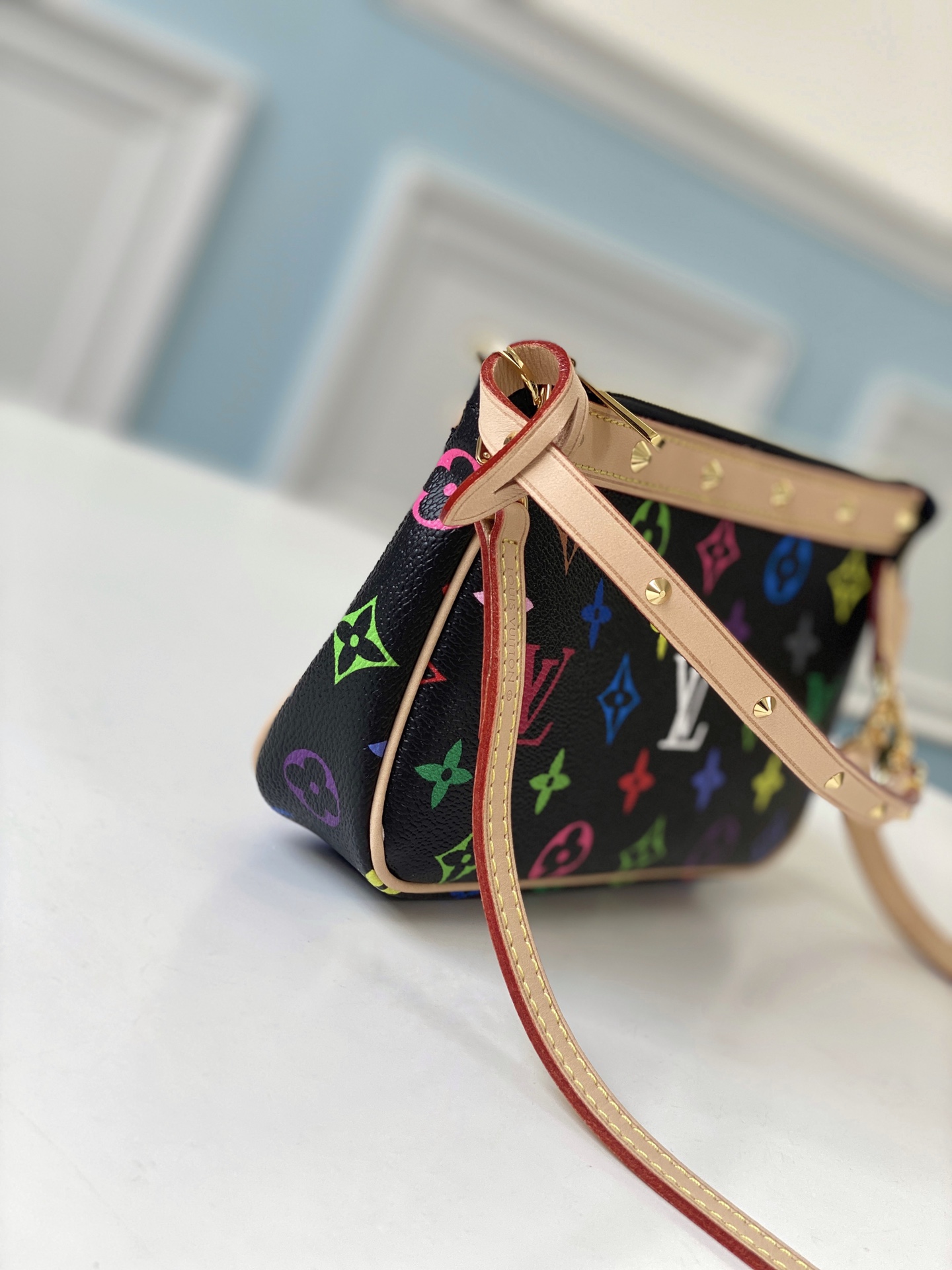 l**is V*t*n pochette accessories-21*13*3cm