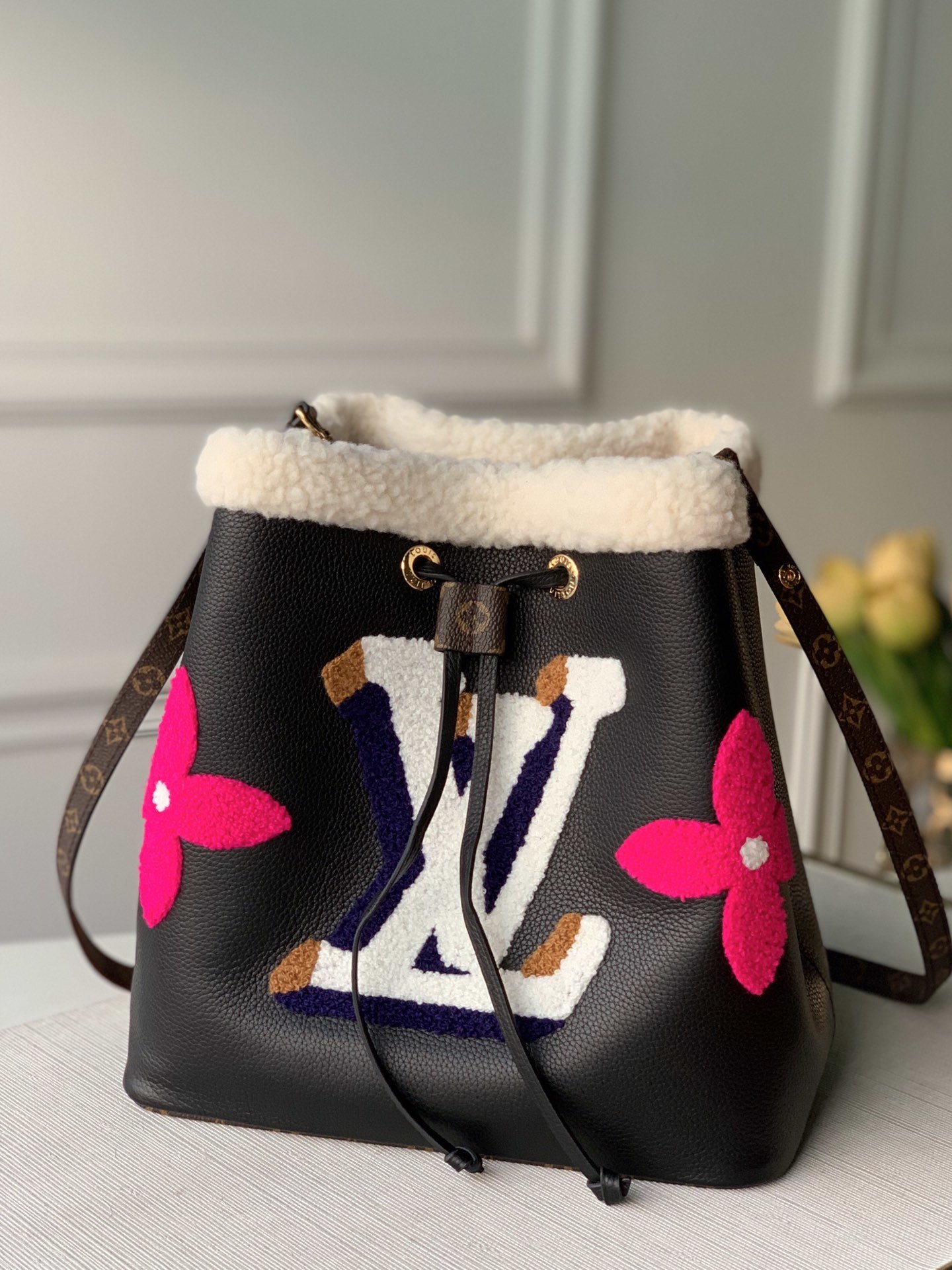 l**is V*t*n néonoé-26*26*17.5cm