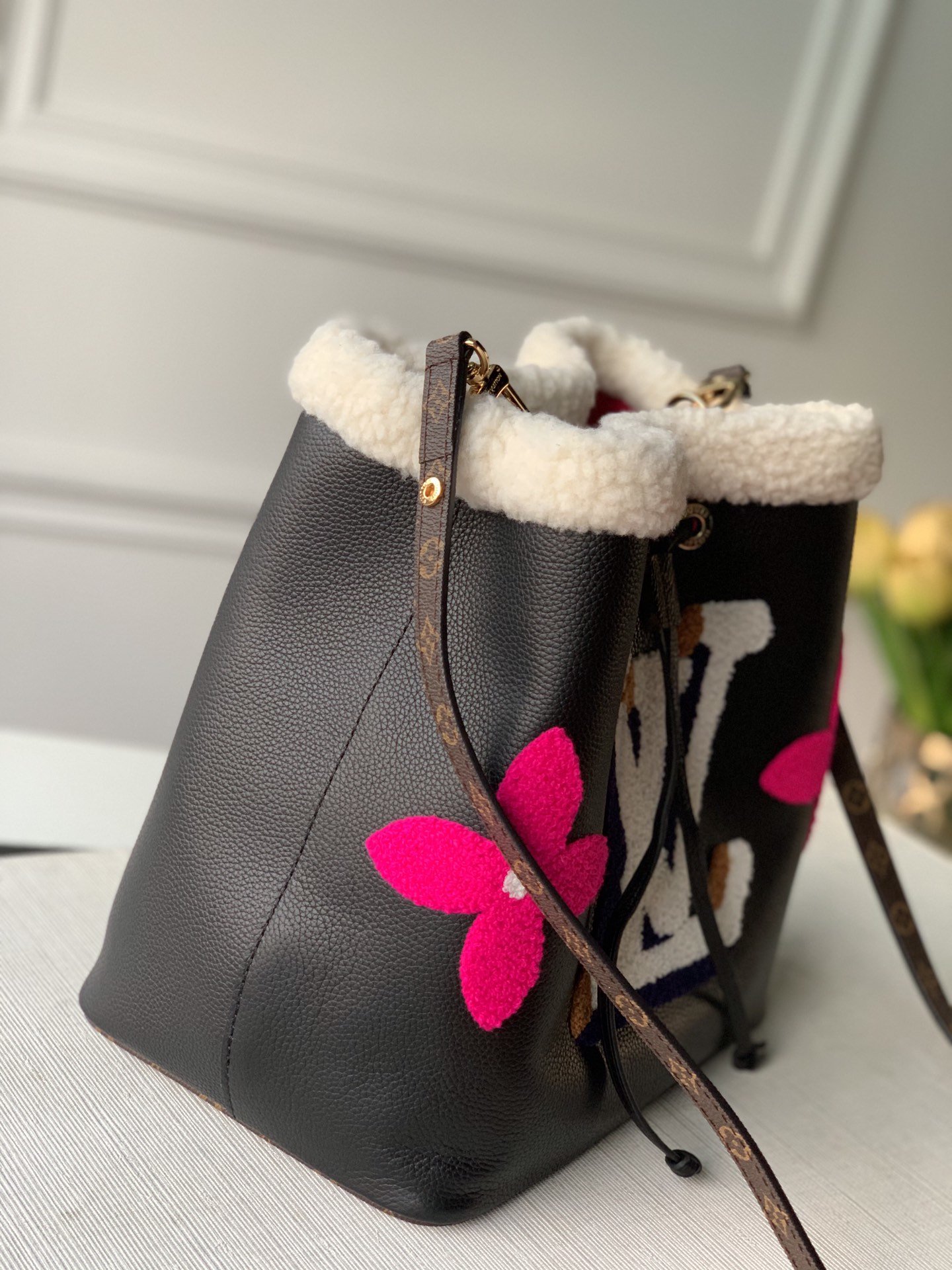 l**is V*t*n néonoé-26*26*17.5cm