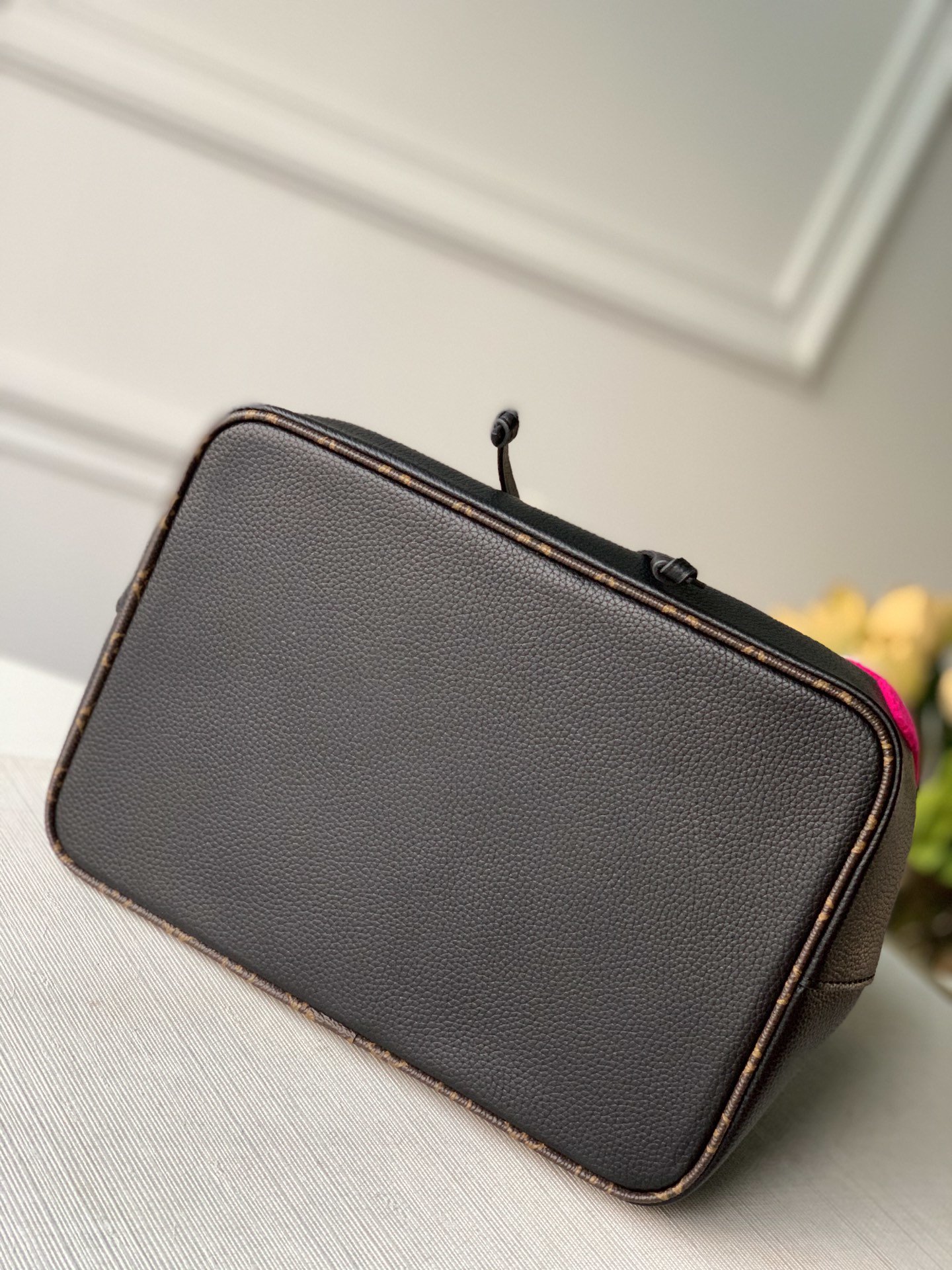 l**is V*t*n néonoé-26*26*17.5cm