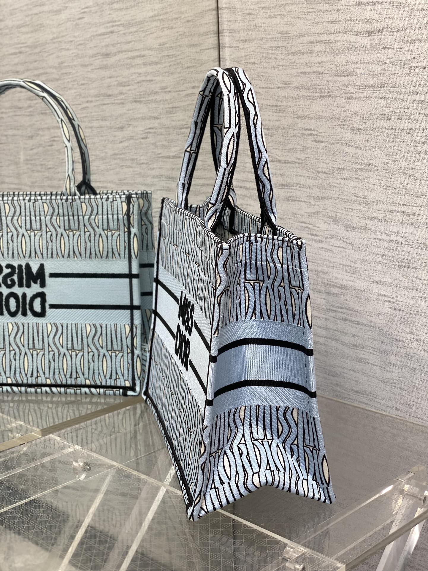 D*or small book tote-36.5cm