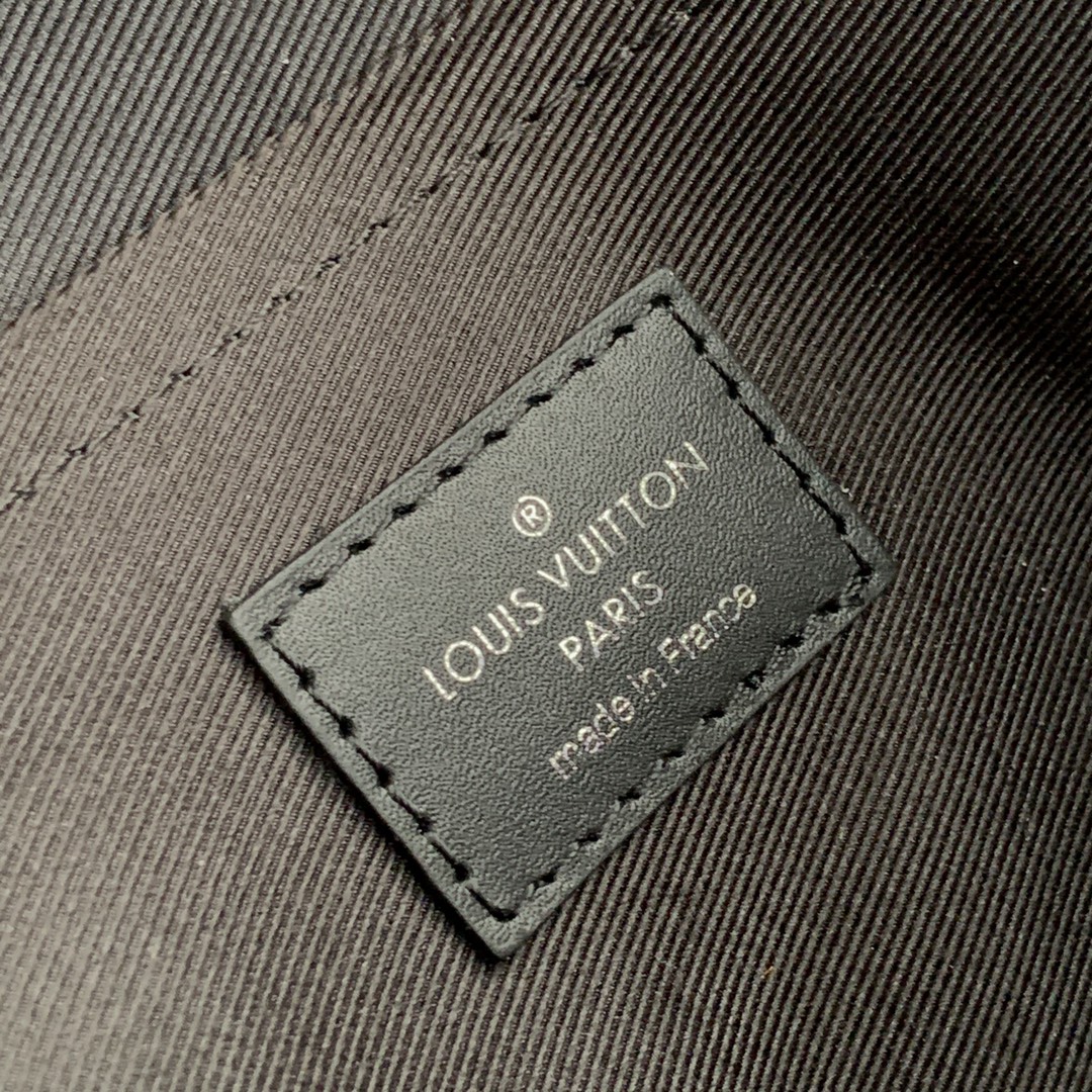 l**is V*t*n studio messenger bag-23.5* 14*5 cm