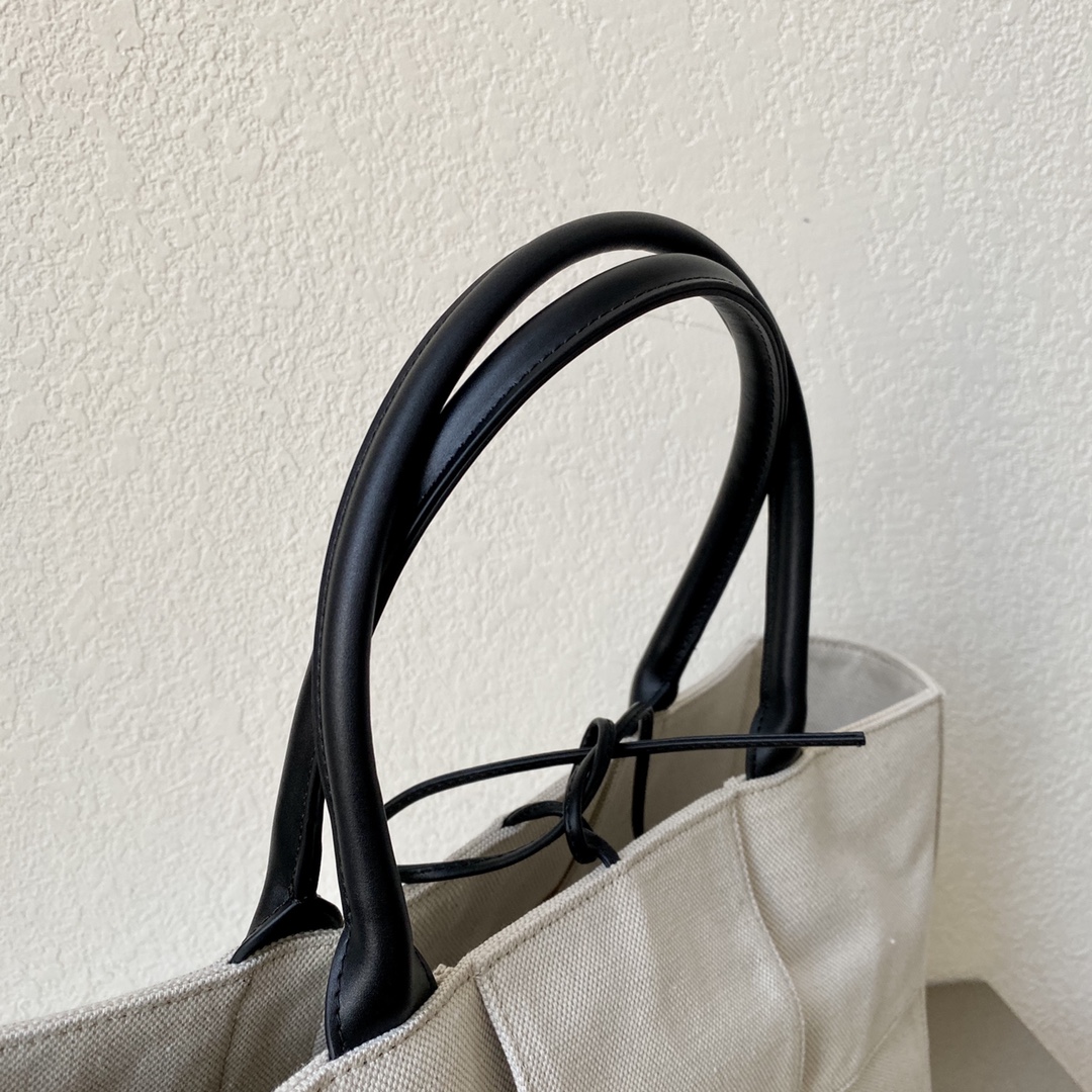 Bo*te*ga ve*ne*tatote-41×27×14cm