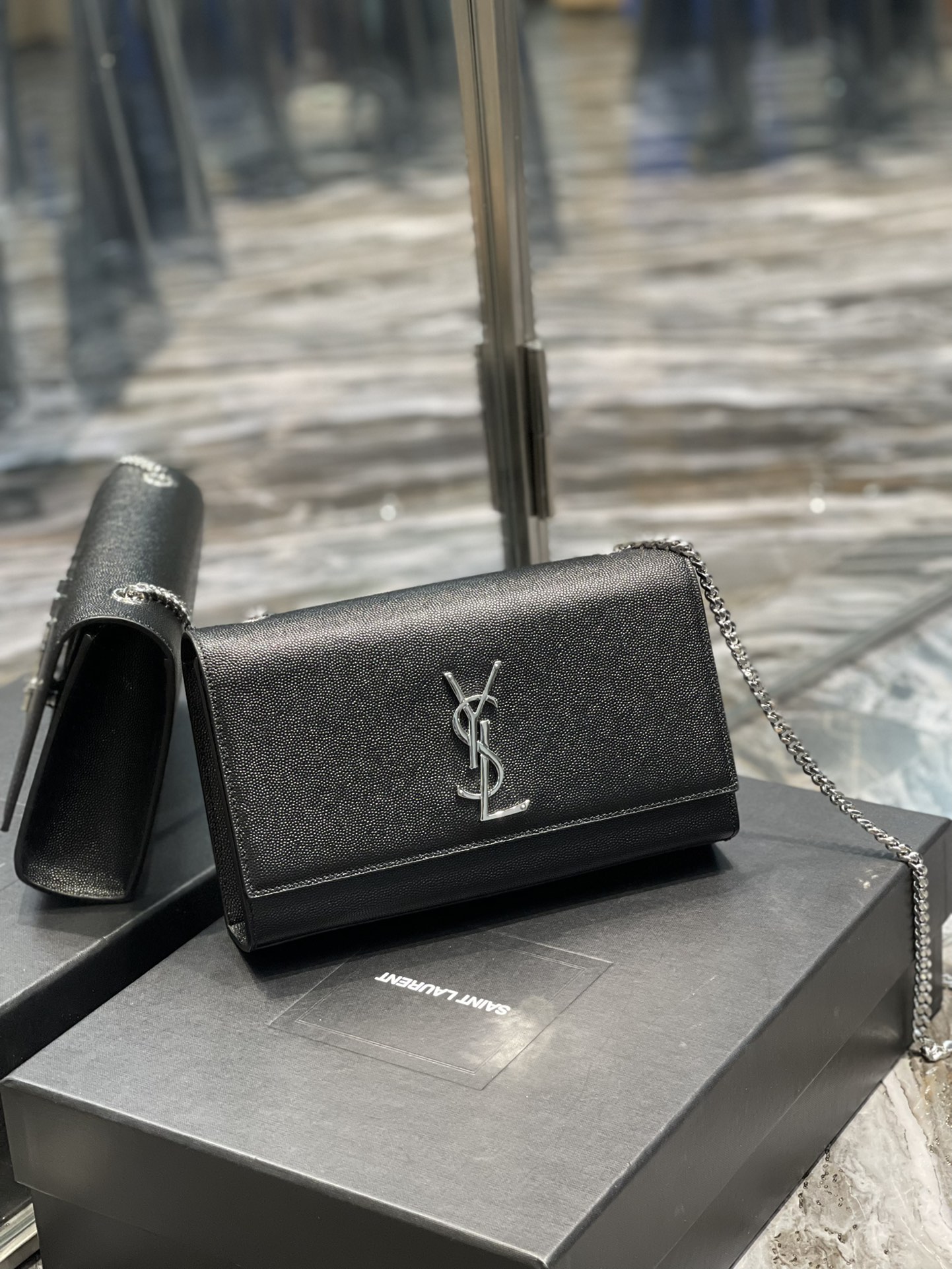 YSL Medium In Grain De Pouder Embossed Leather-24*14.5*5.5CM