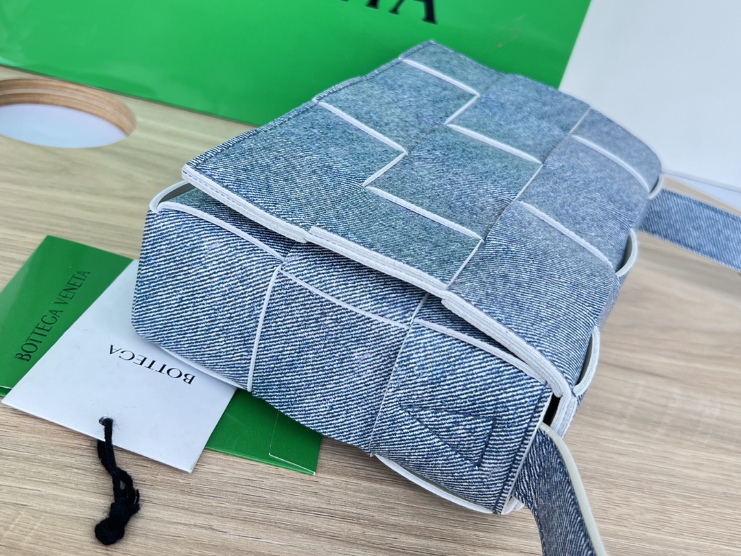 Bo*te*ga ve*ne*ta cassette bag-23x15x6cm