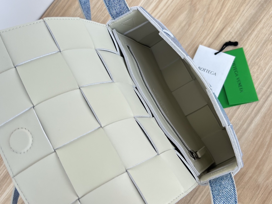 Bo*te*ga ve*ne*ta cassette bag-23x15x6cm