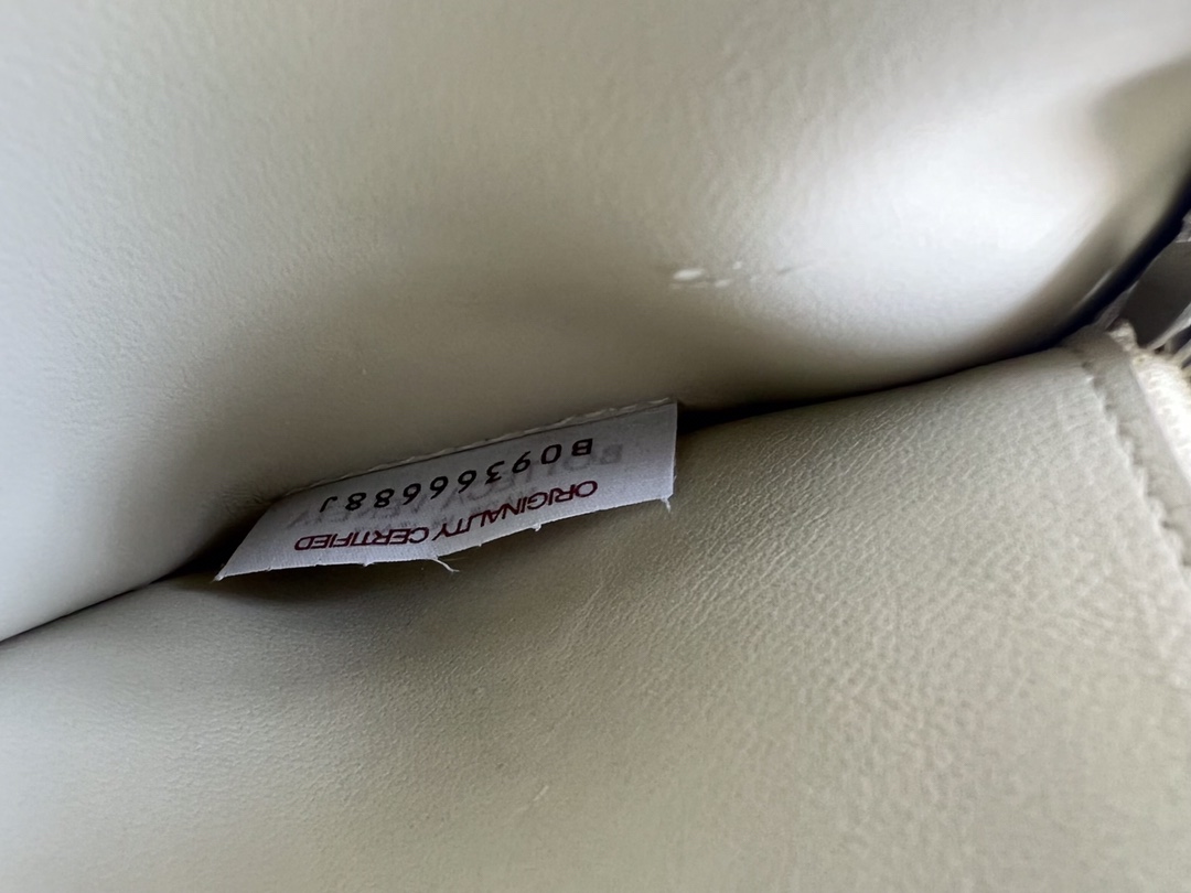 Bo*te*ga ve*ne*ta cassette bag-23x15x6cm