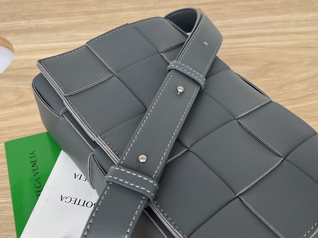 Bo*te*ga ve*ne*ta cassette bag-23x15x6cm