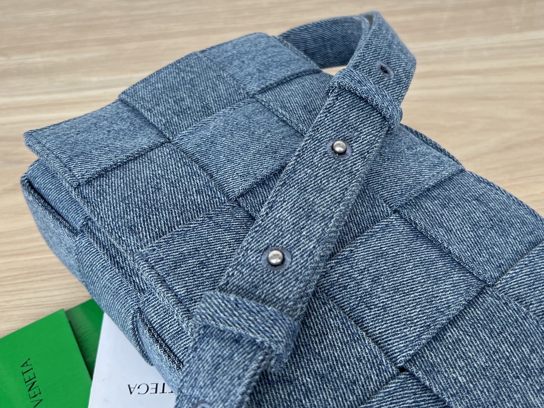 Bo*te*ga ve*ne*ta cassette bag-23x15x5.5cm