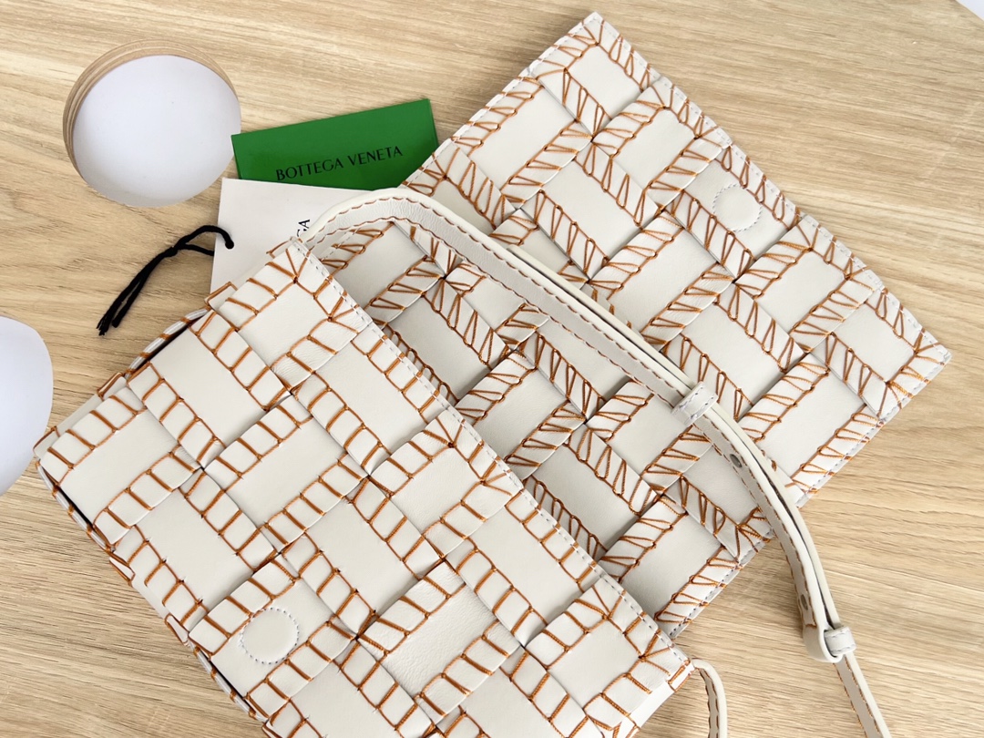 Bo*te*ga ve*ne*ta cassette bag-23x15x6cm