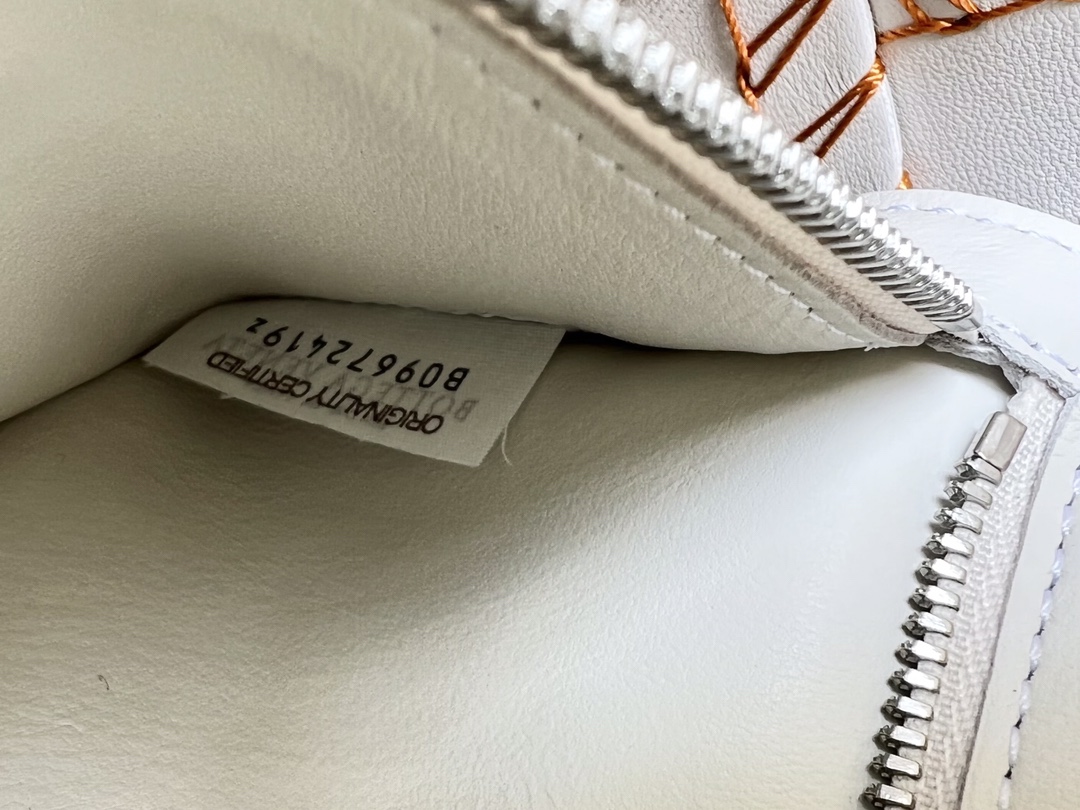 Bo*te*ga ve*ne*ta cassette bag-23x15x6cm