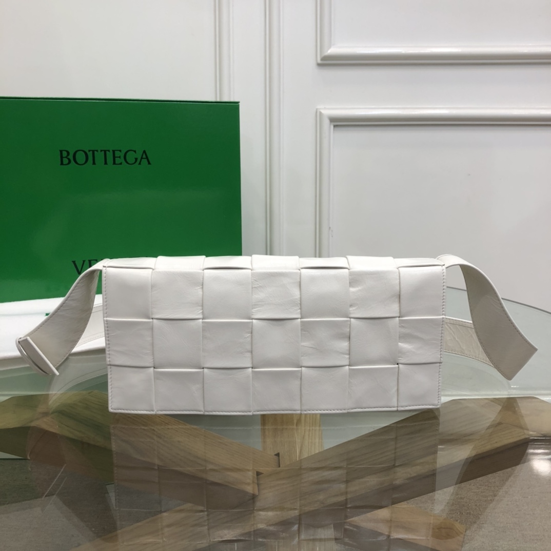 Bo*te*ga ve*ne*ta belt cassette bag-14*28*4cm