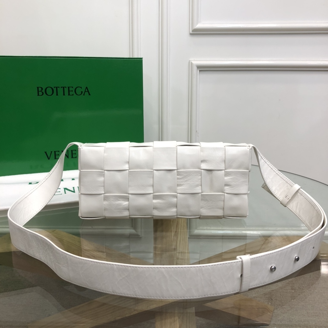 Bo*te*ga ve*ne*ta belt cassette bag-14*28*4cm