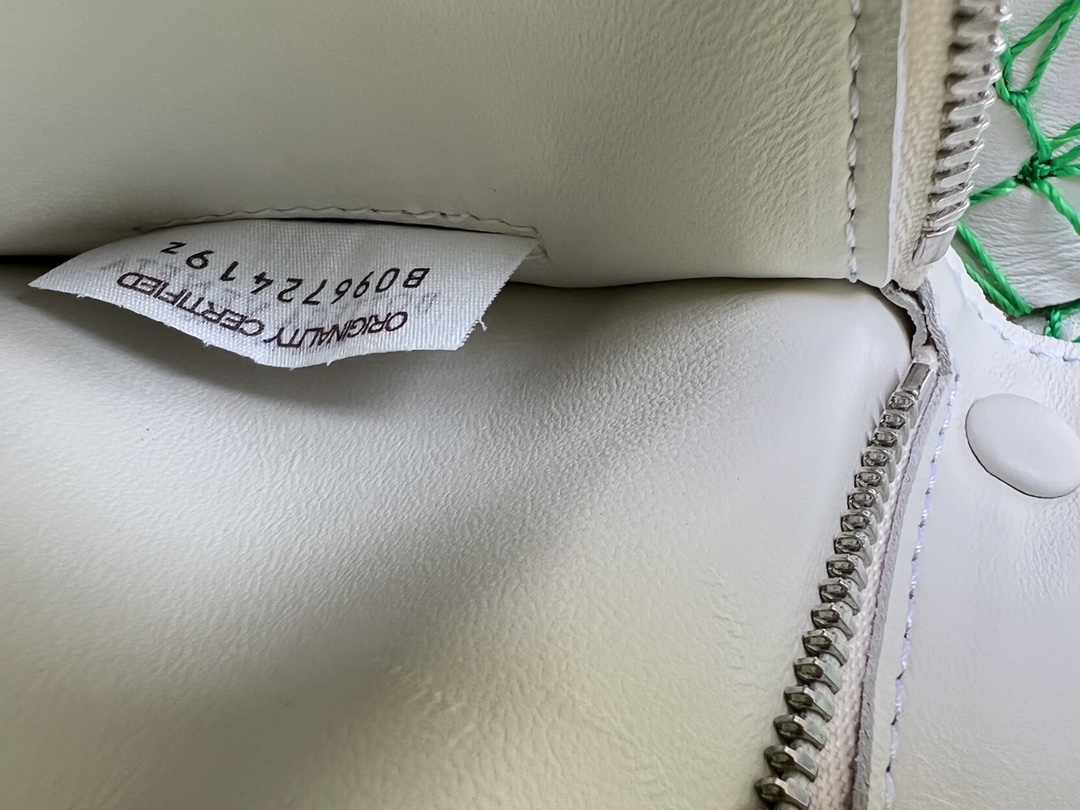 Bo*te*ga ve*ne*ta cassette bag-23x15x6cm