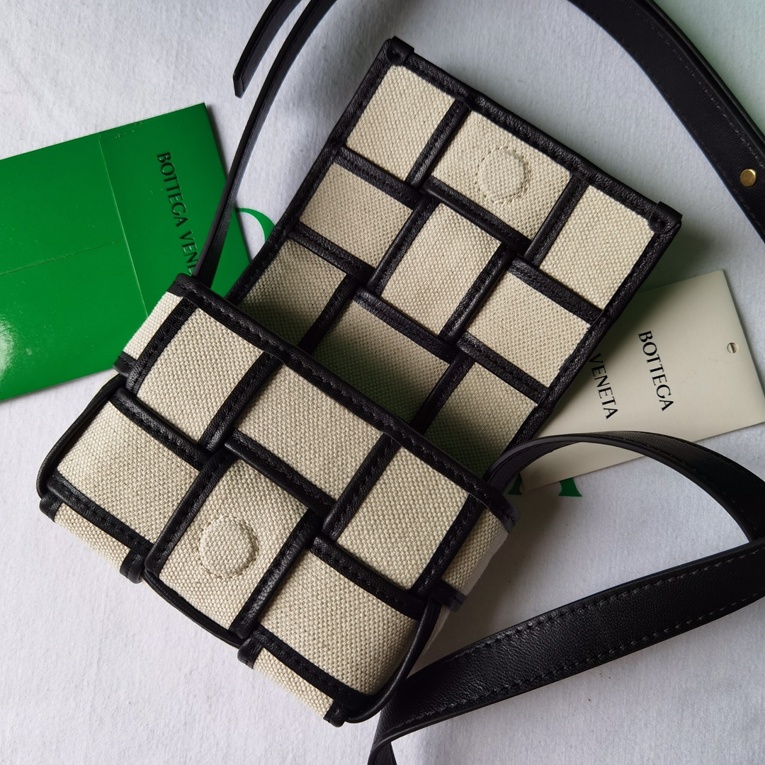 Bo*te*ga ve*ne*ta cassette bag-12x8x4cm