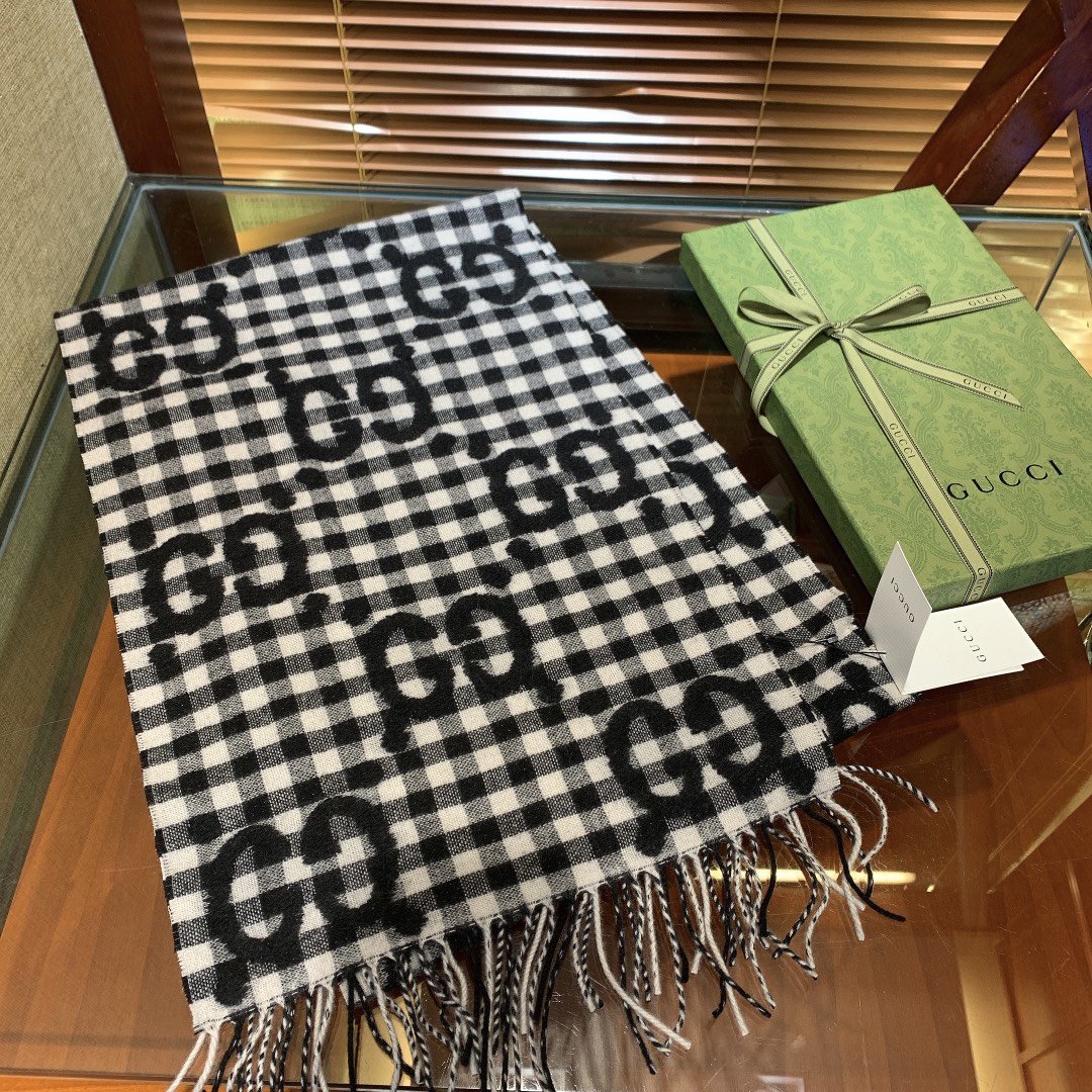 G*u*i scarf-35*240cm