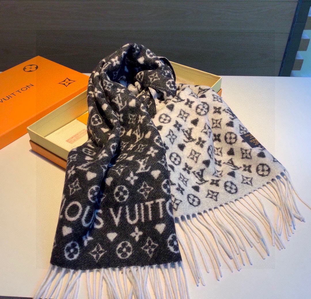 l**is V*t*n scarf-45*190cm