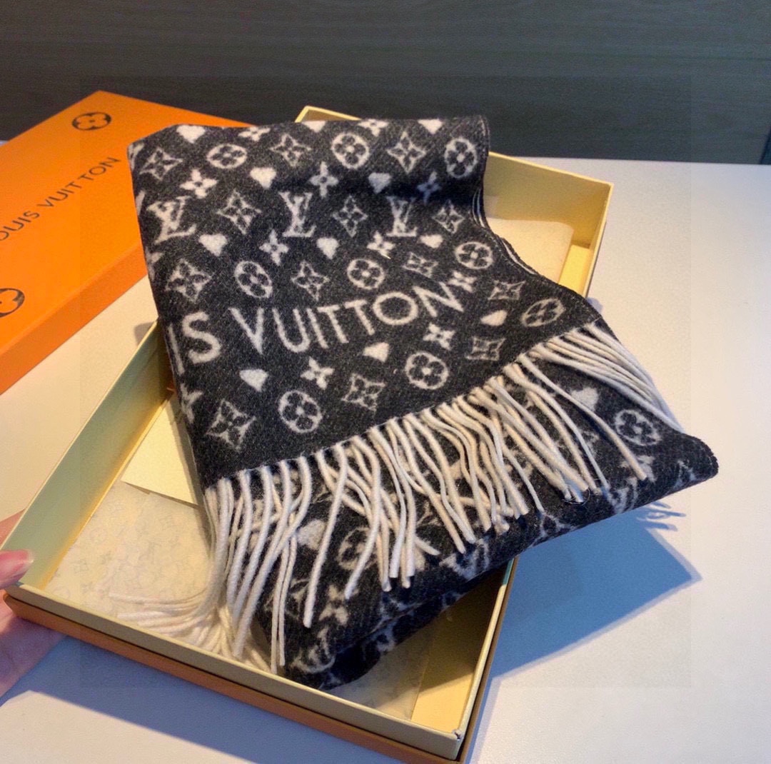 l**is V*t*n scarf-45*190cm