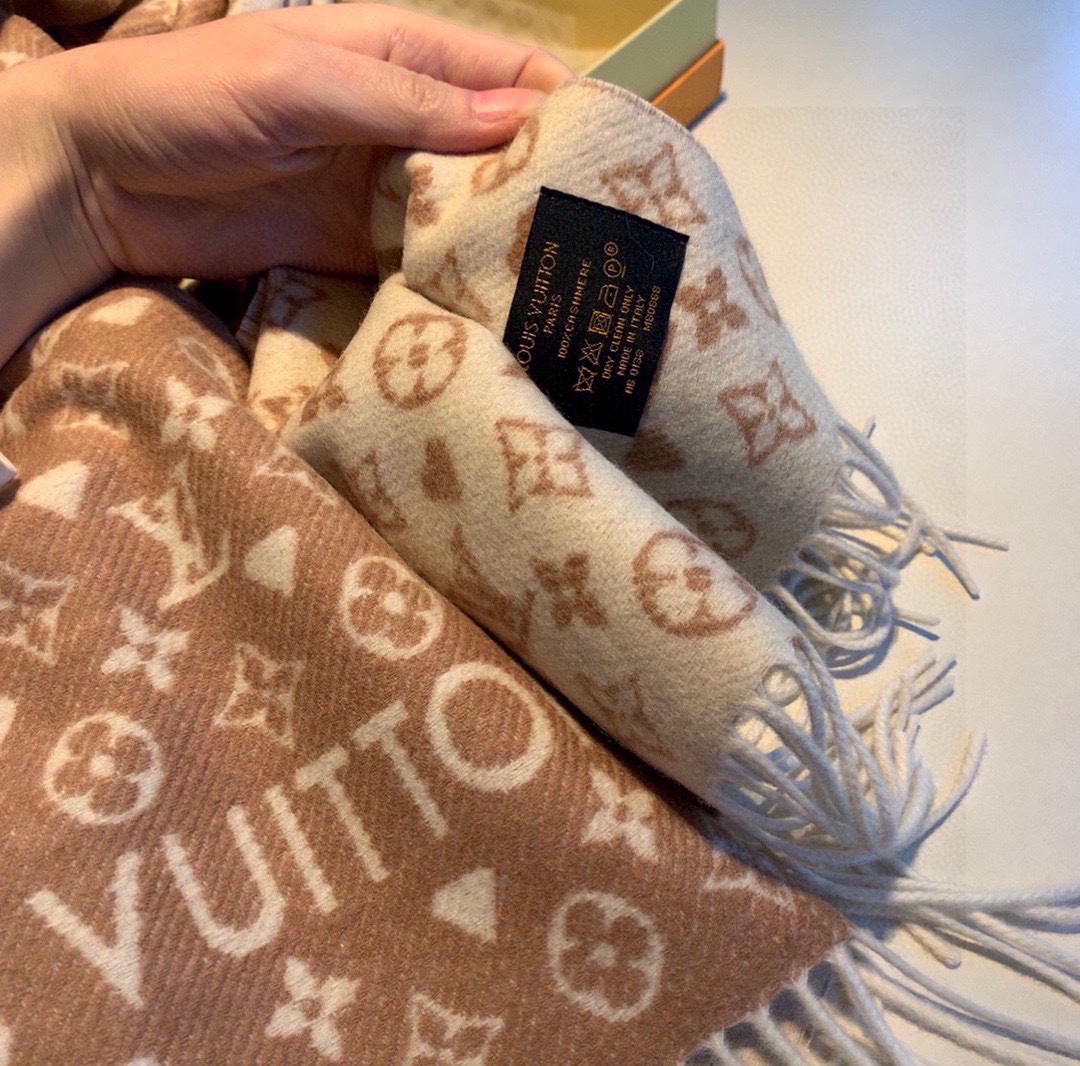 l**is V*t*n scarf-45*190cm