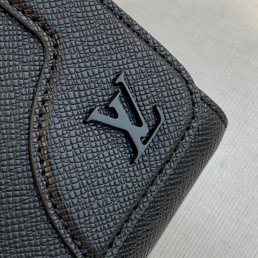 l**is V*t*n new flap bag-m30807-28.3 x 18.3 x 4.3cm