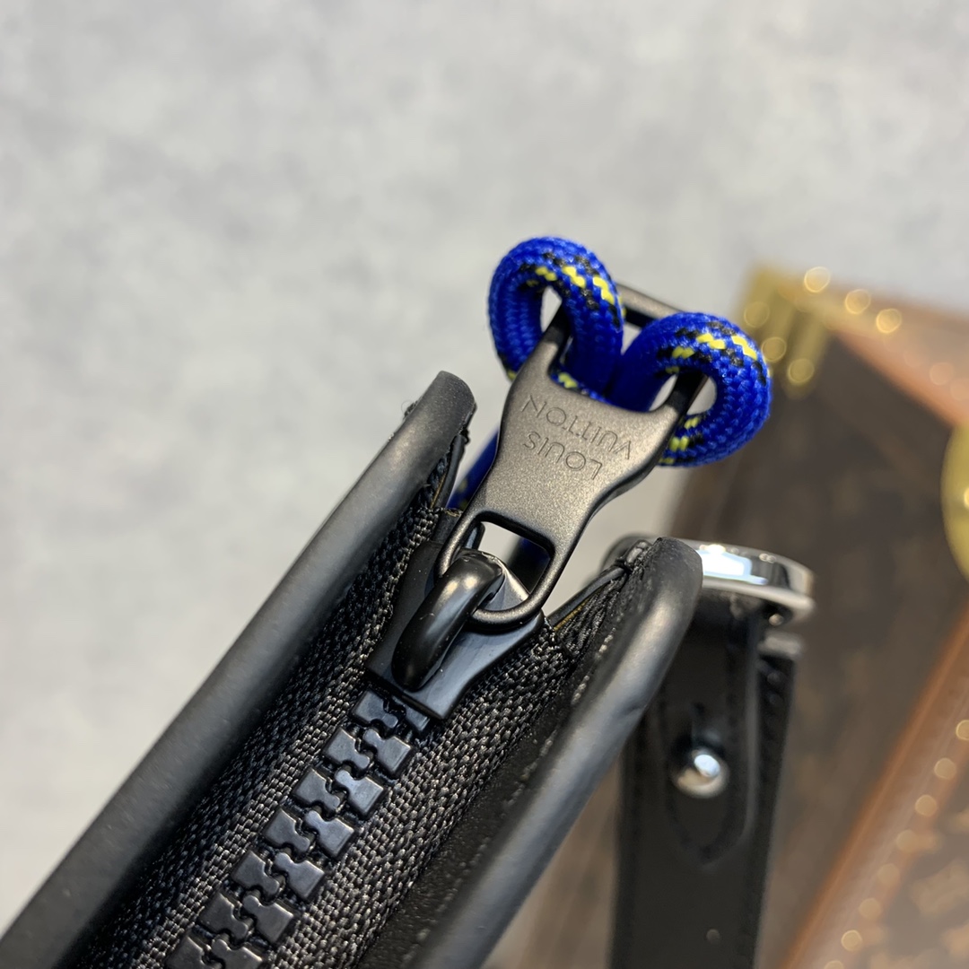 l**is V*t*n standing pouch-21*27*5cm