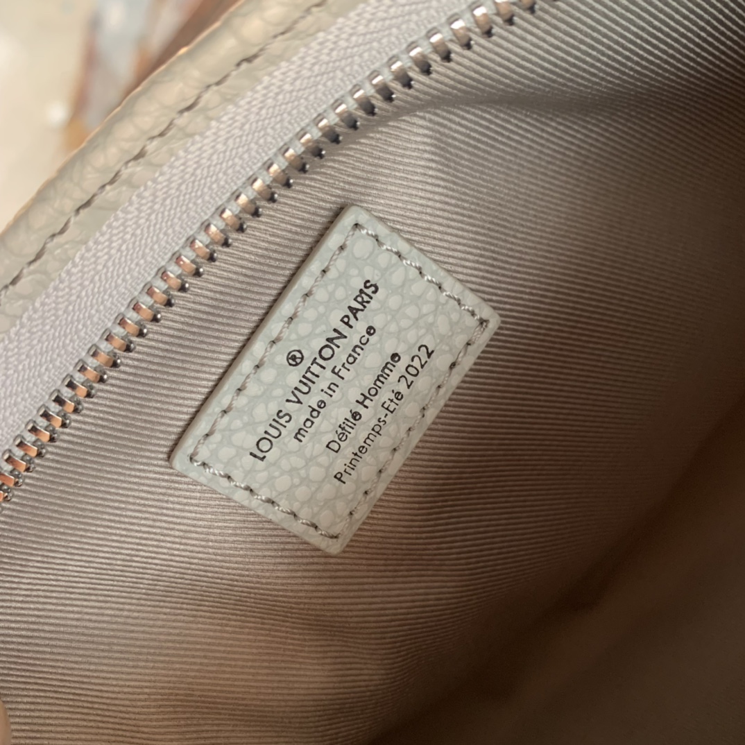 l**is V*t*n m81556 pouch-29*15*9cm