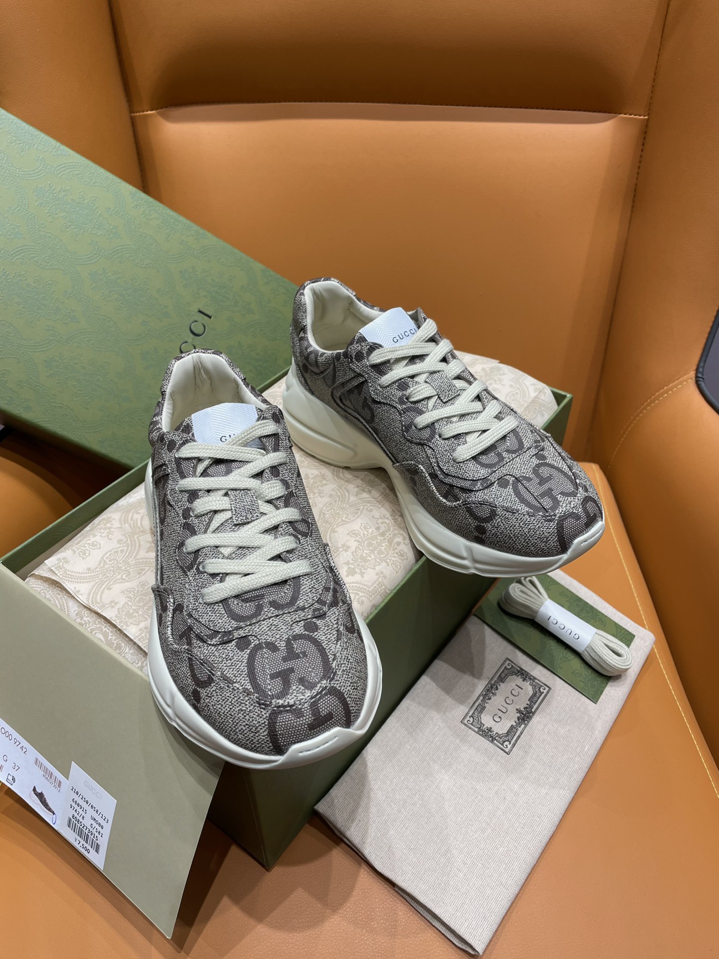 G*u*i rhyton leather sneaker