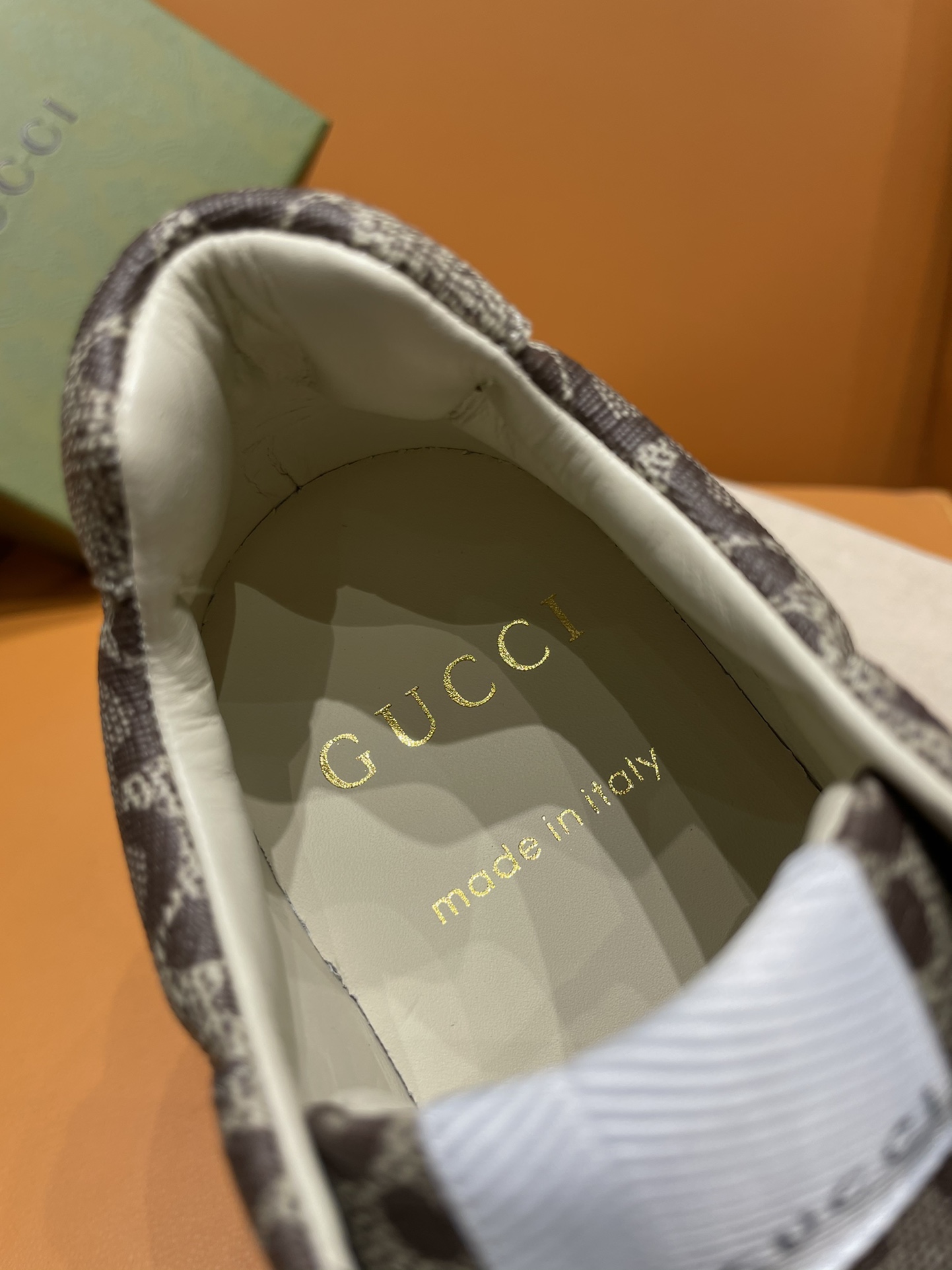 G*u*i rhyton leather sneaker