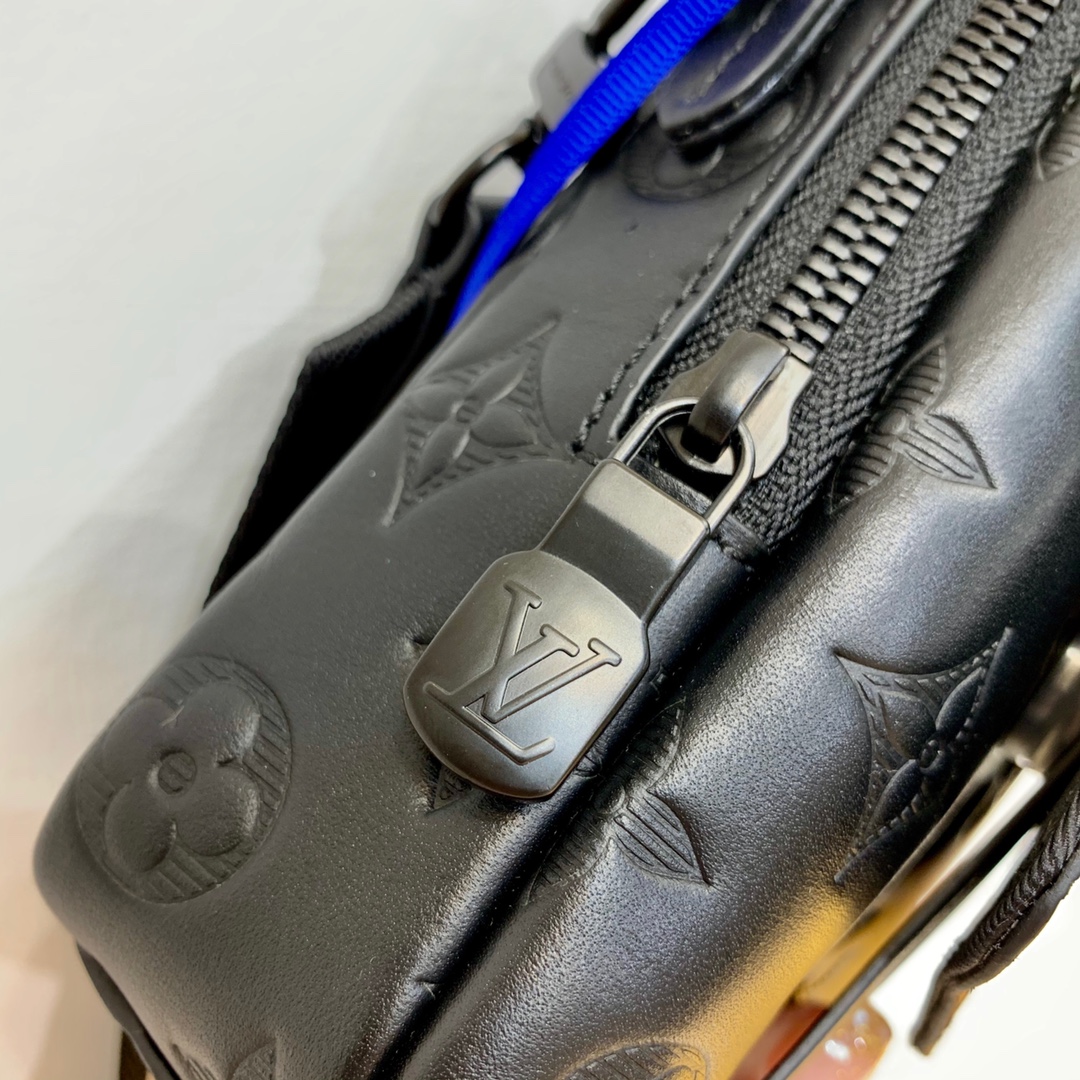 l**is V*t*n flap double-m81005-11*18*8cm