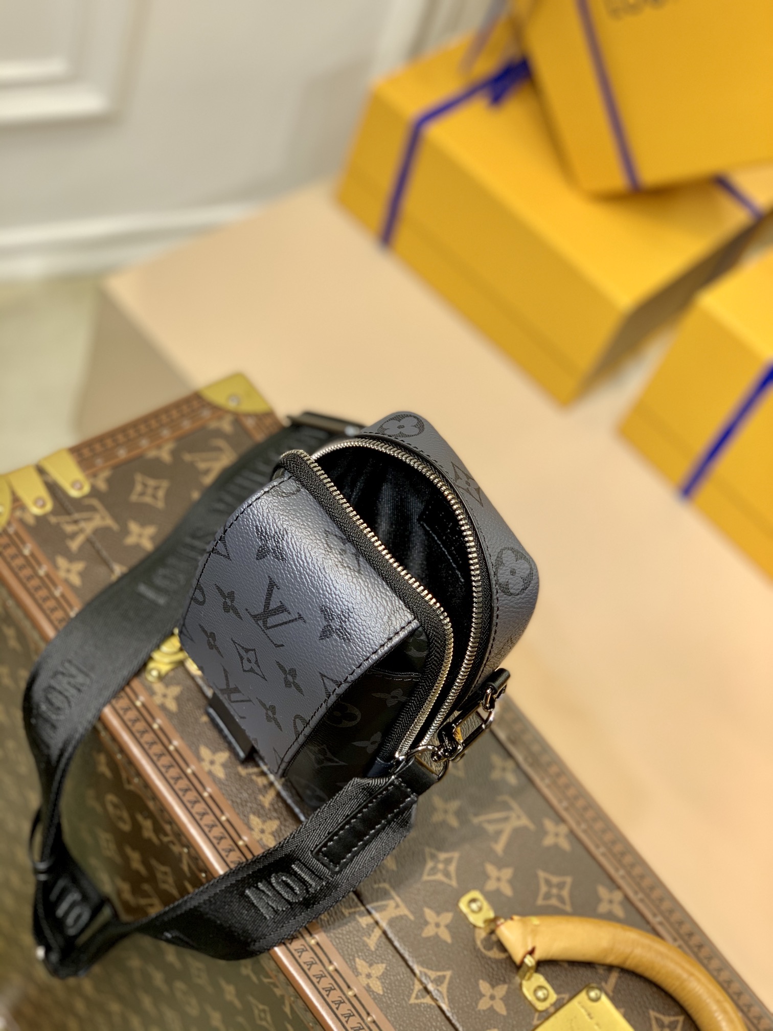 l**is V*t*n flap double-m81005-11*18*8cm