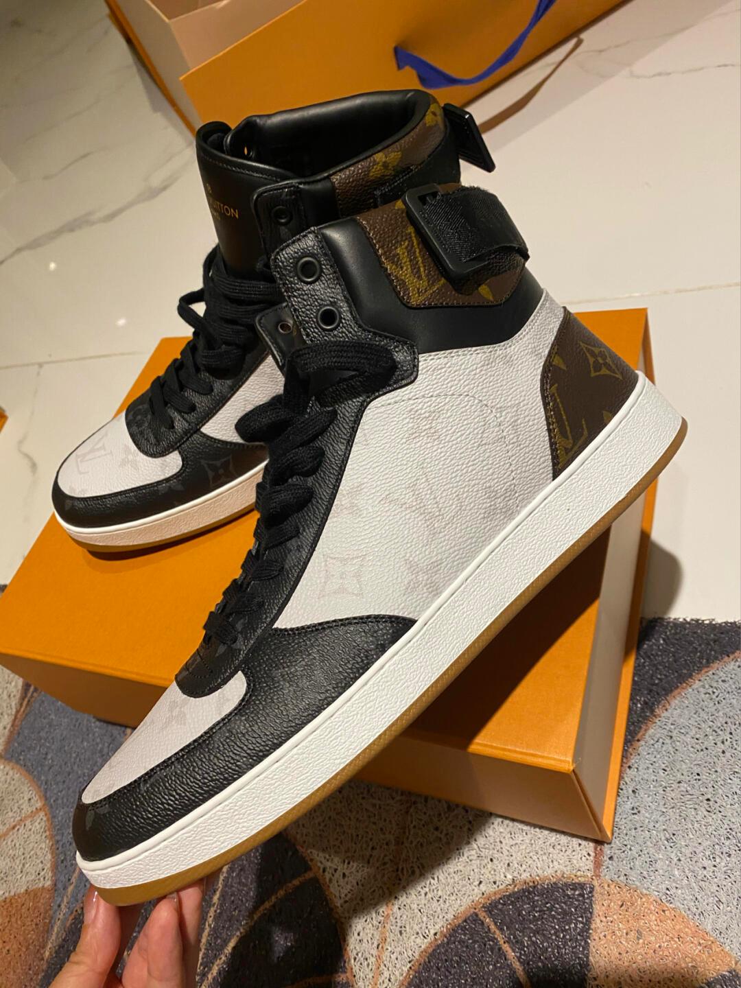 l**is V*t*n boombox sports boots