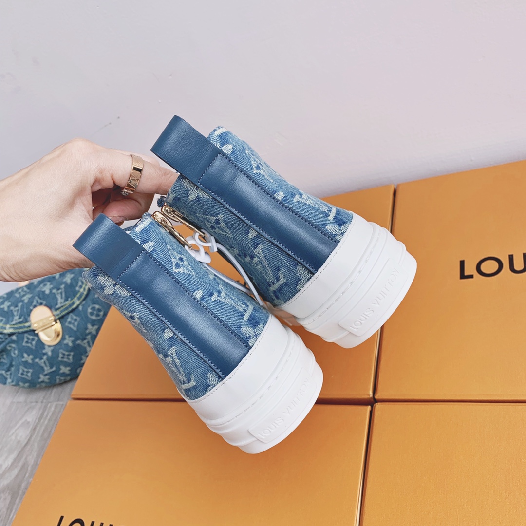 l**is V*t*n sneakers