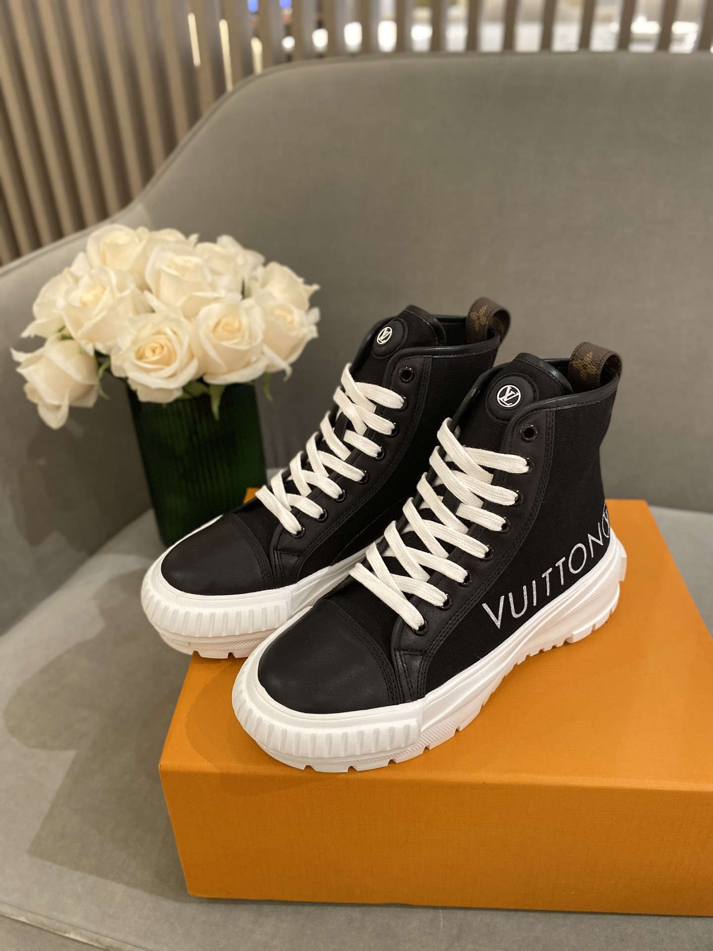 l**is V*t*n sneakers(eu35-41)