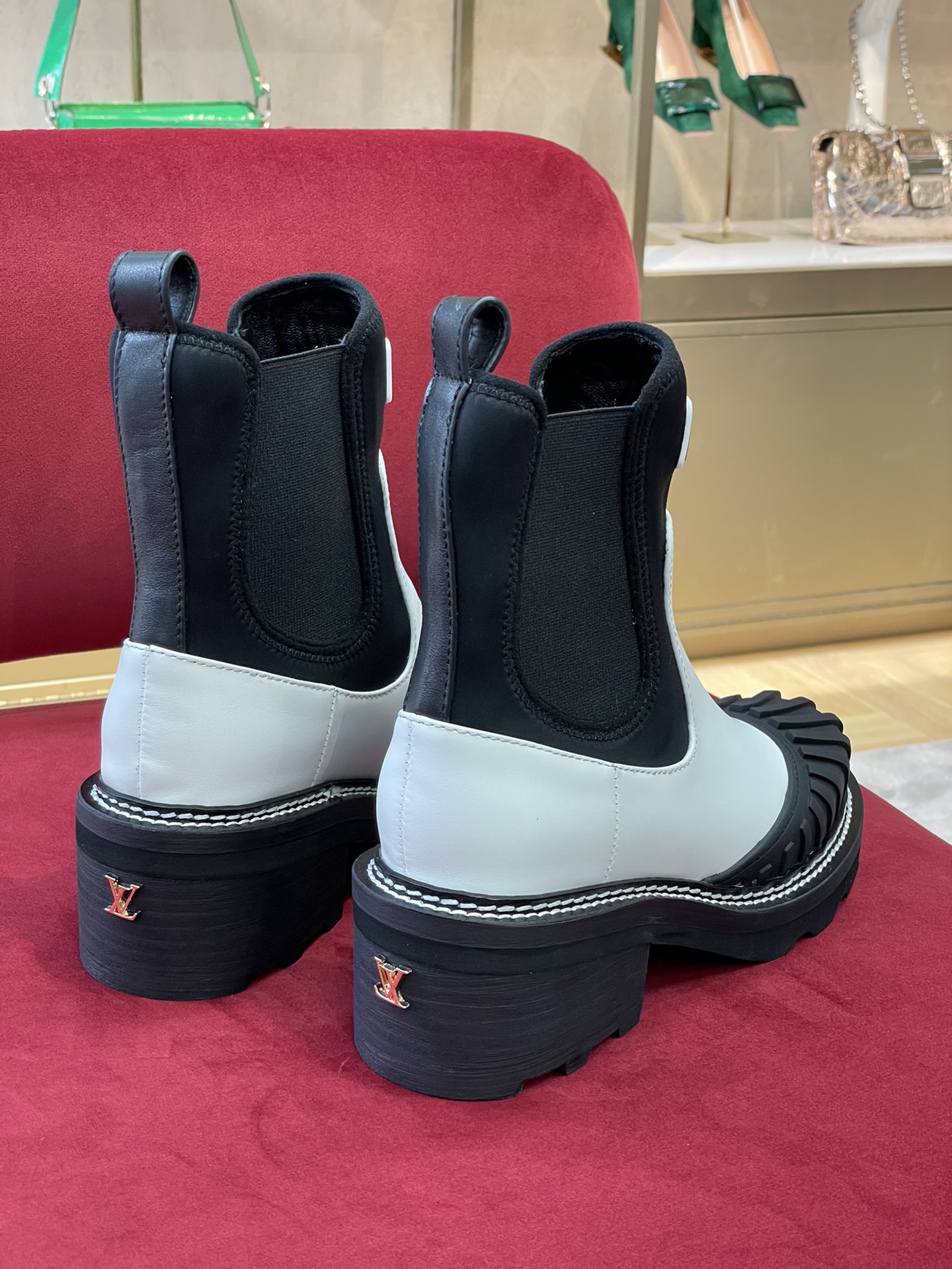 l**is V*t*n beaubourg boots