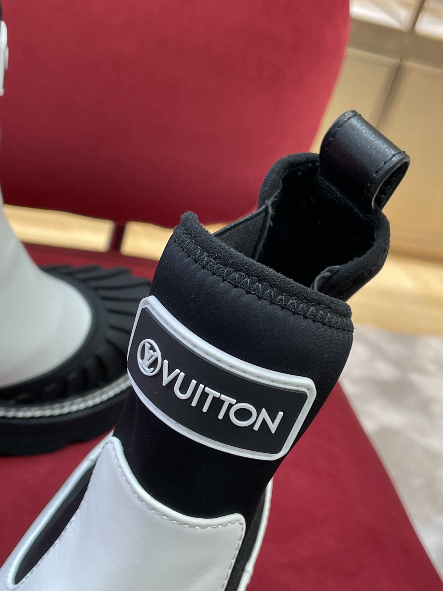 l**is V*t*n beaubourg boots