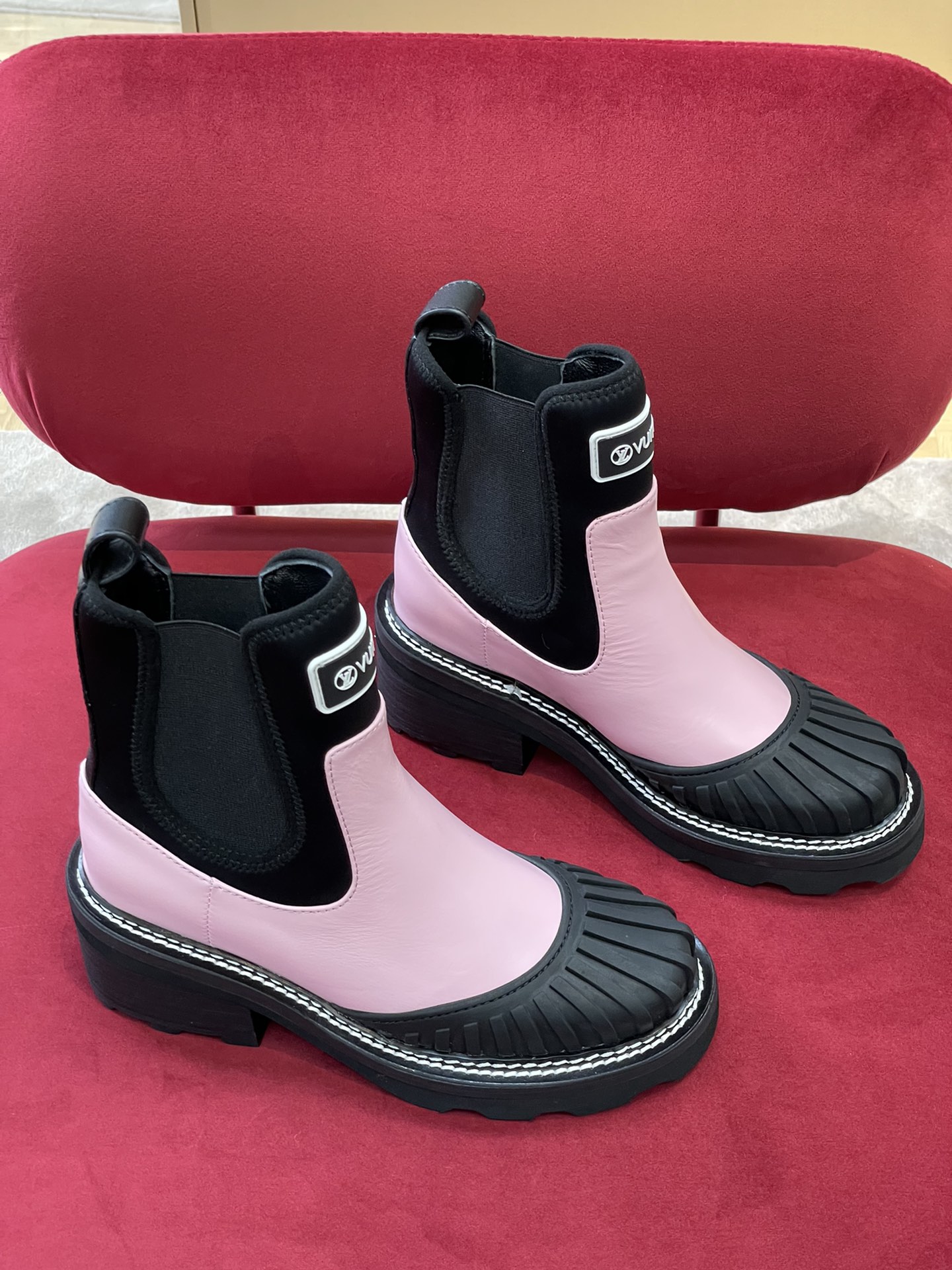 l**is V*t*n beaubourg boots