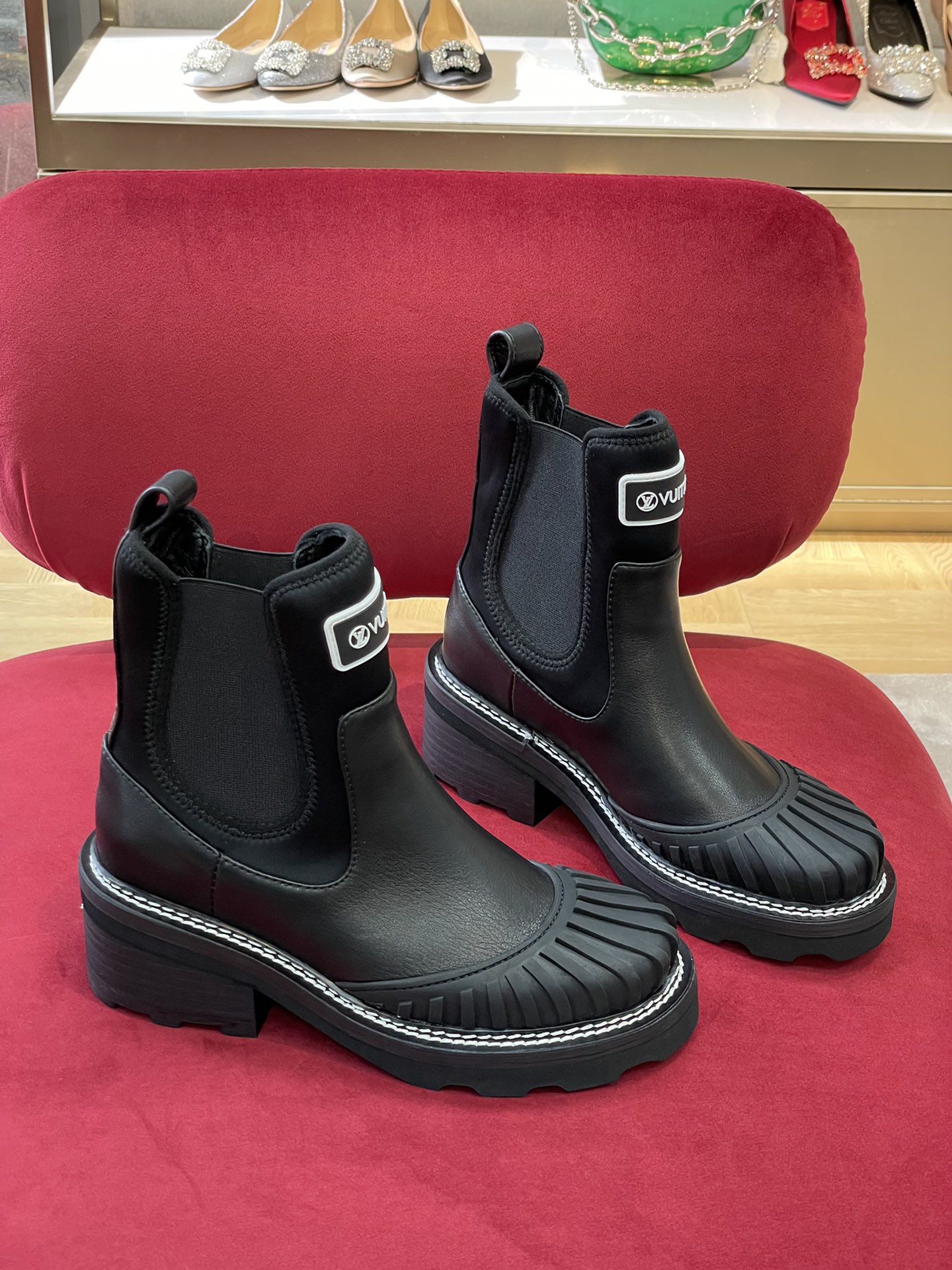 l**is V*t*n beaubourg boots